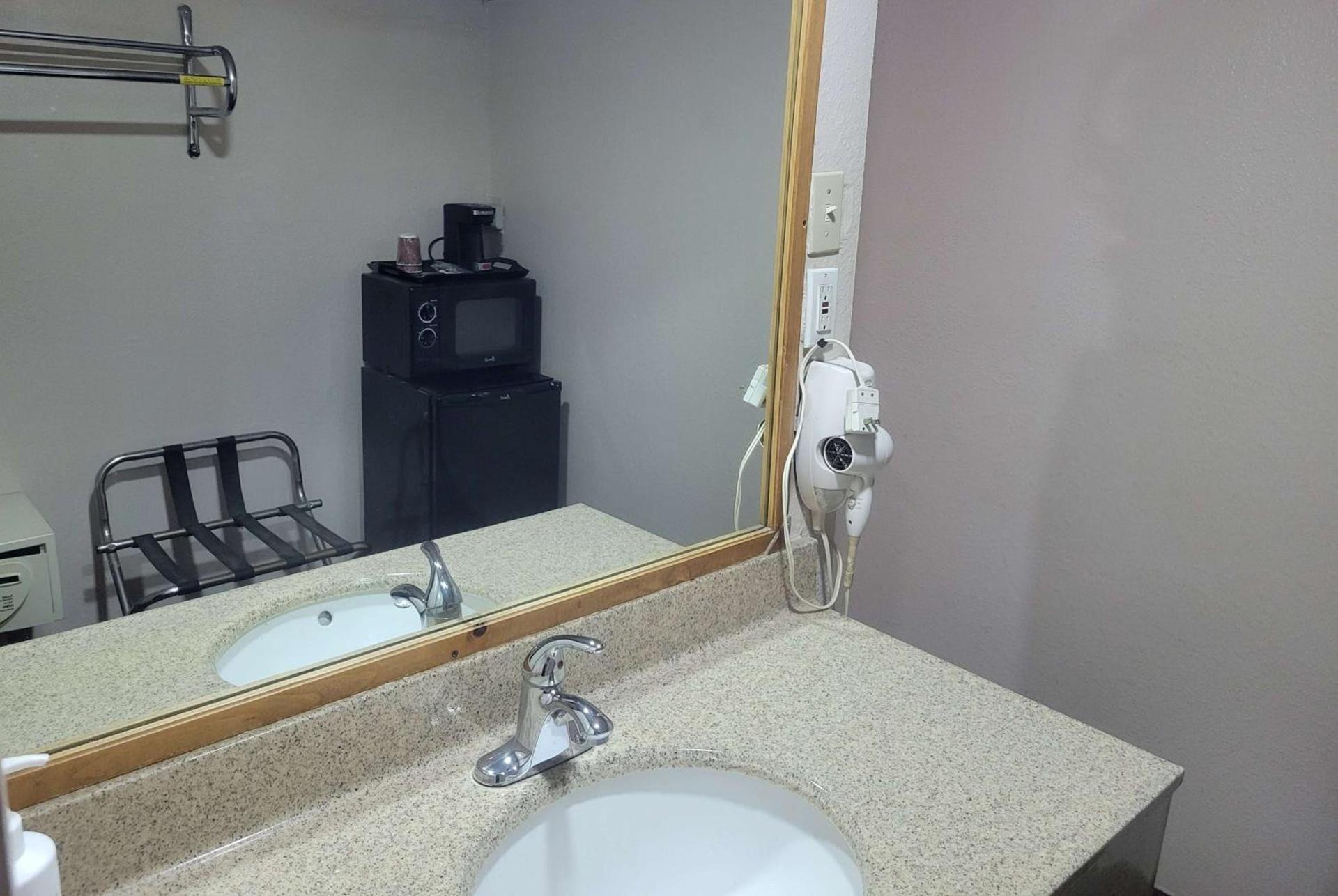 Rodeway Inn Memphis photo 10