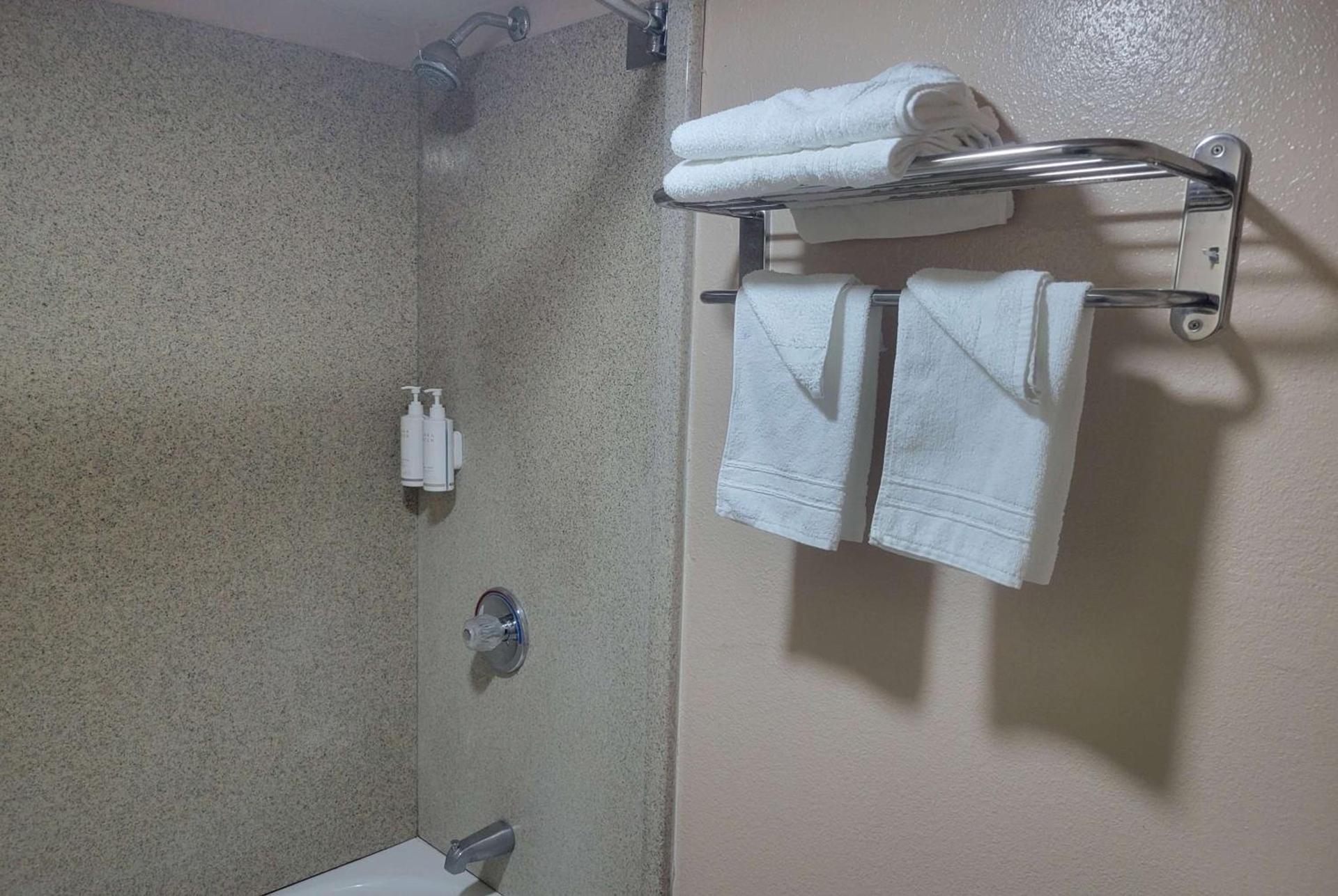 Rodeway Inn Memphis photo 11