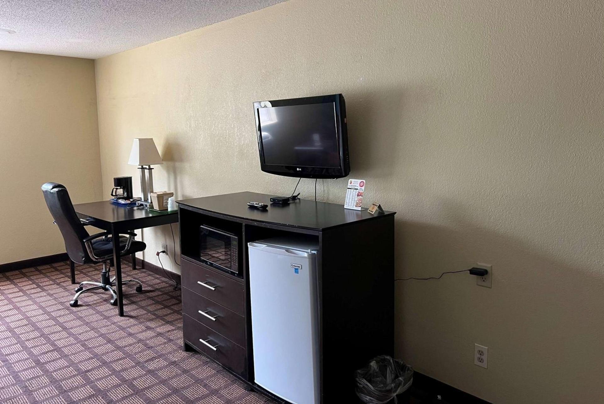 Fairview Inn & Suites Whitewater photo 12