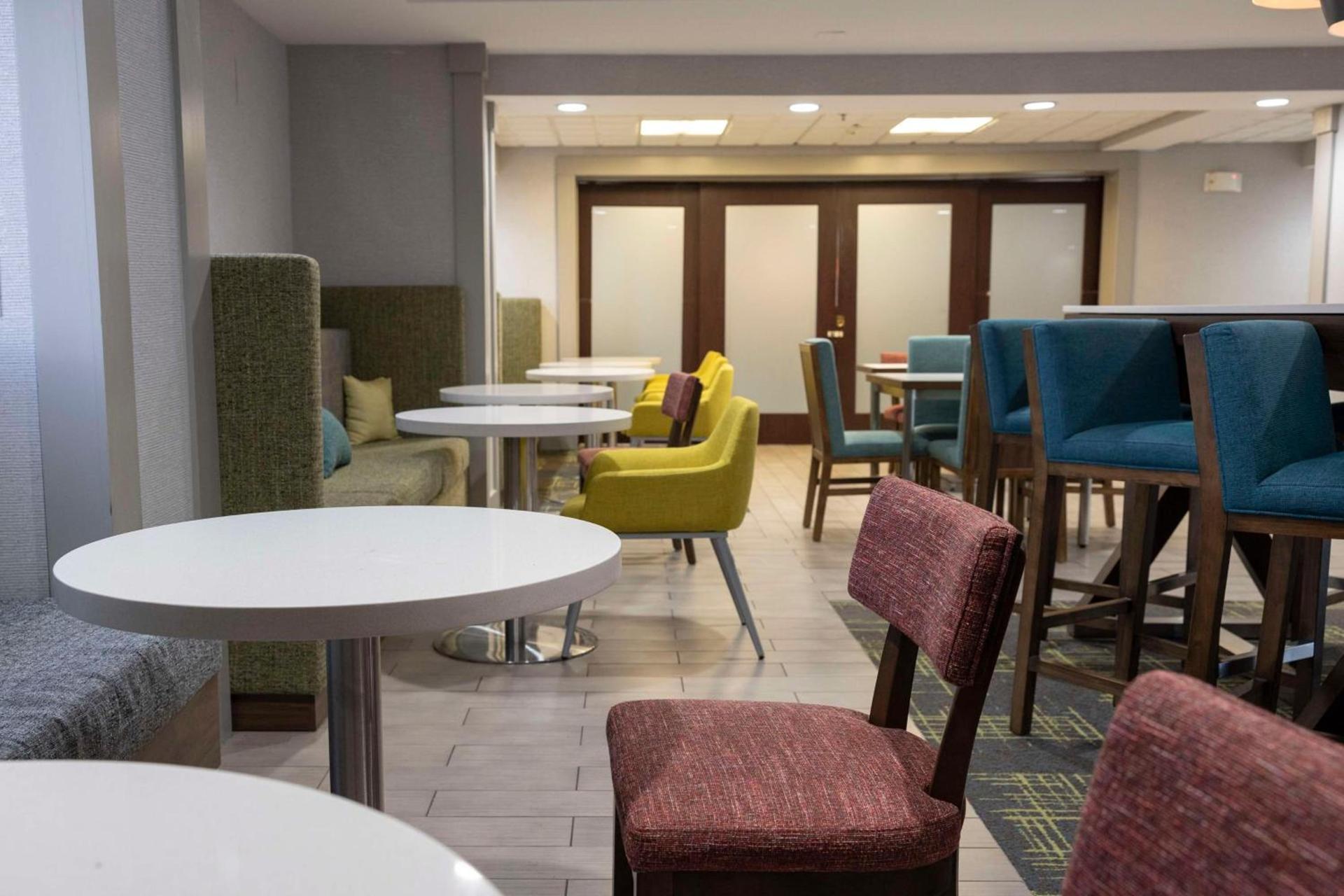 Hampton Inn Kent/Akron Area photo 11
