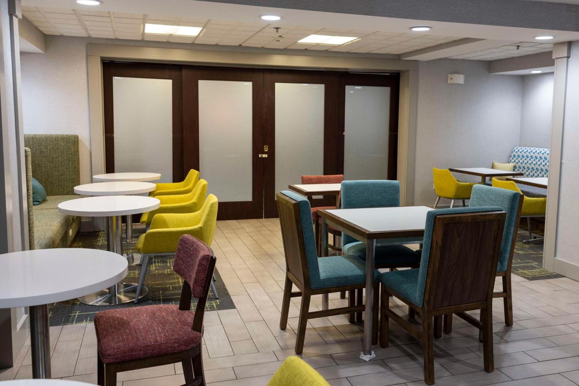 Hampton Inn Kent/Akron Area photo 13