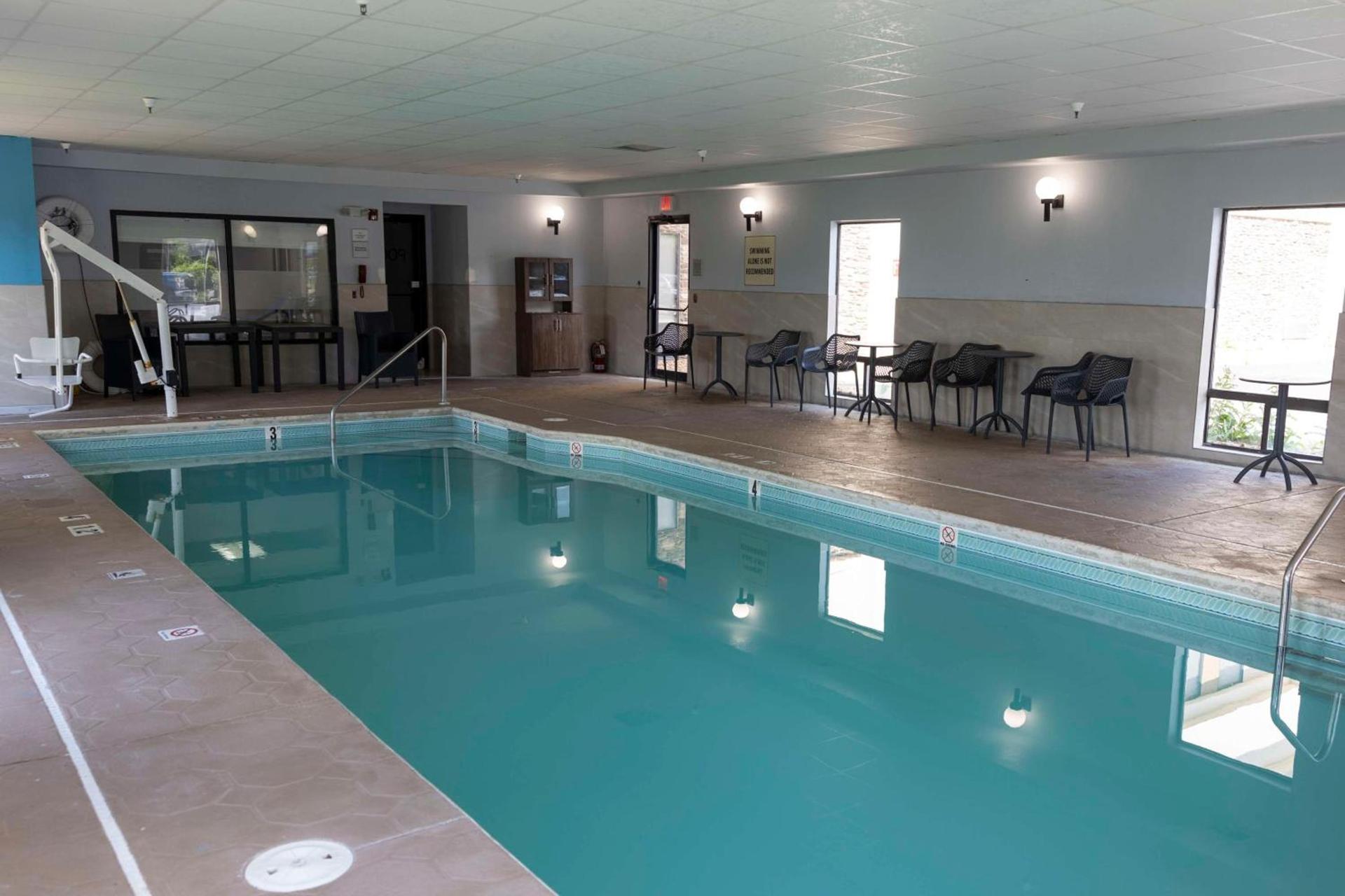 Hampton Inn Kent/Akron Area photo 21