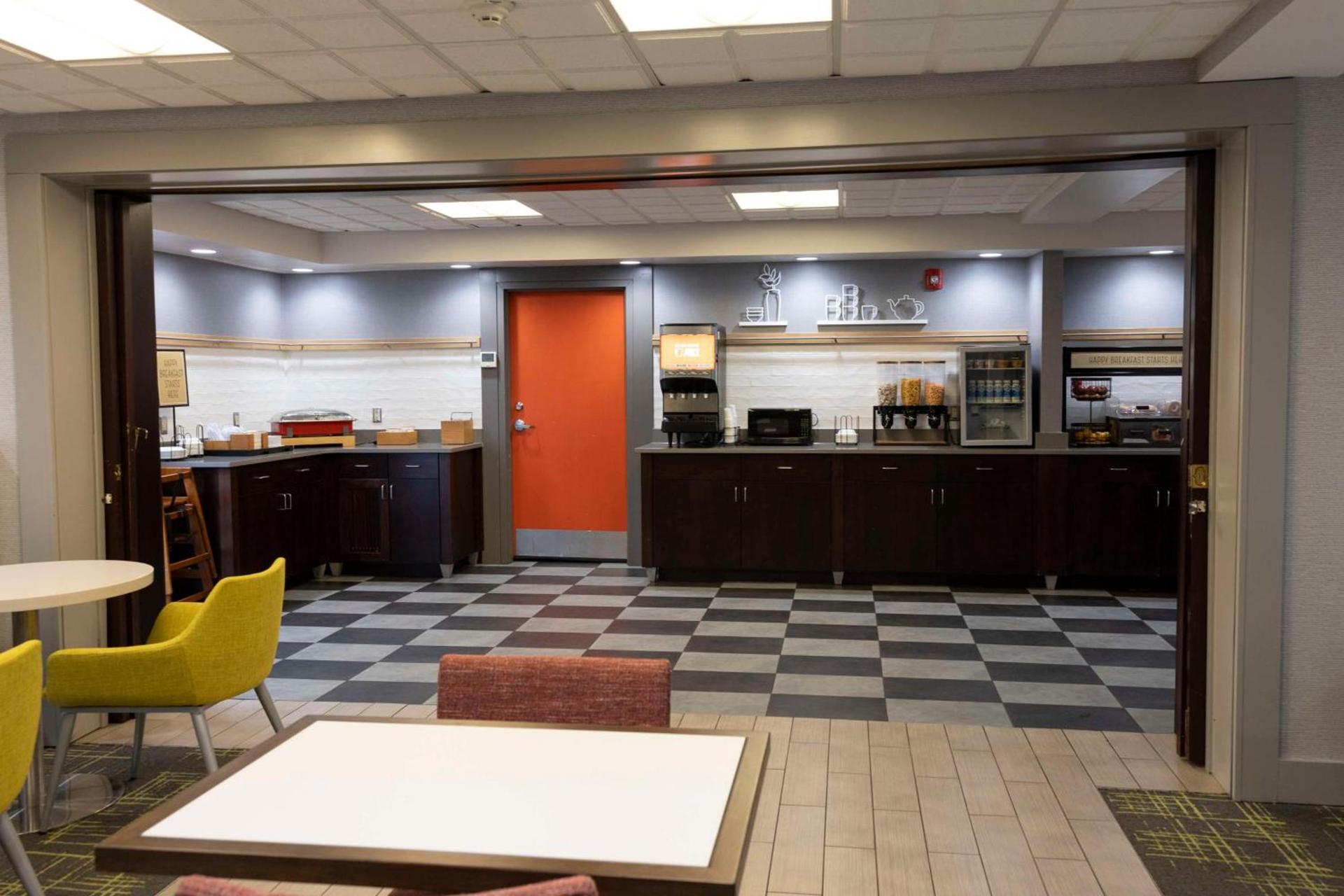 Hampton Inn Kent/Akron Area photo 28