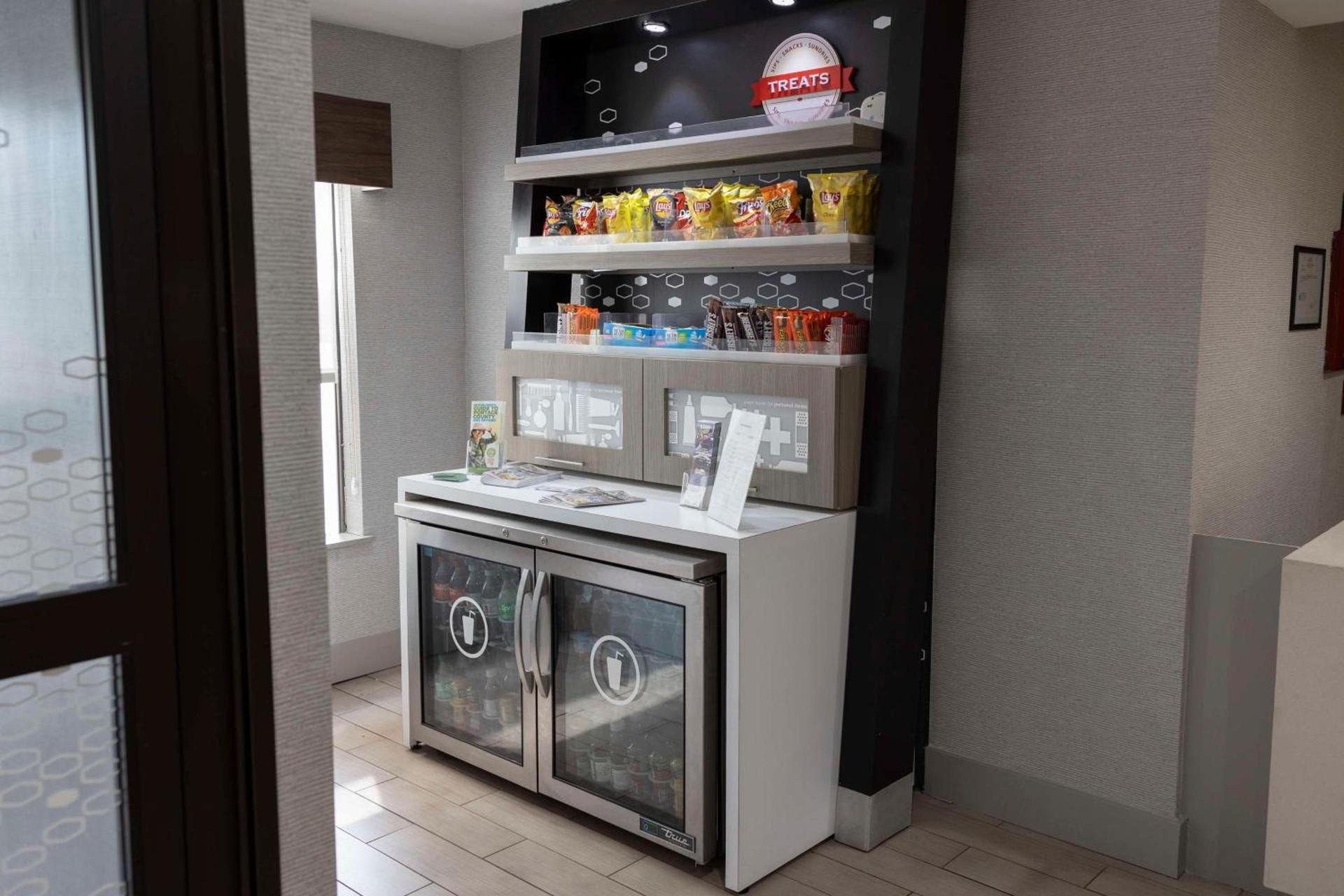 Hampton Inn Kent/Akron Area photo 39