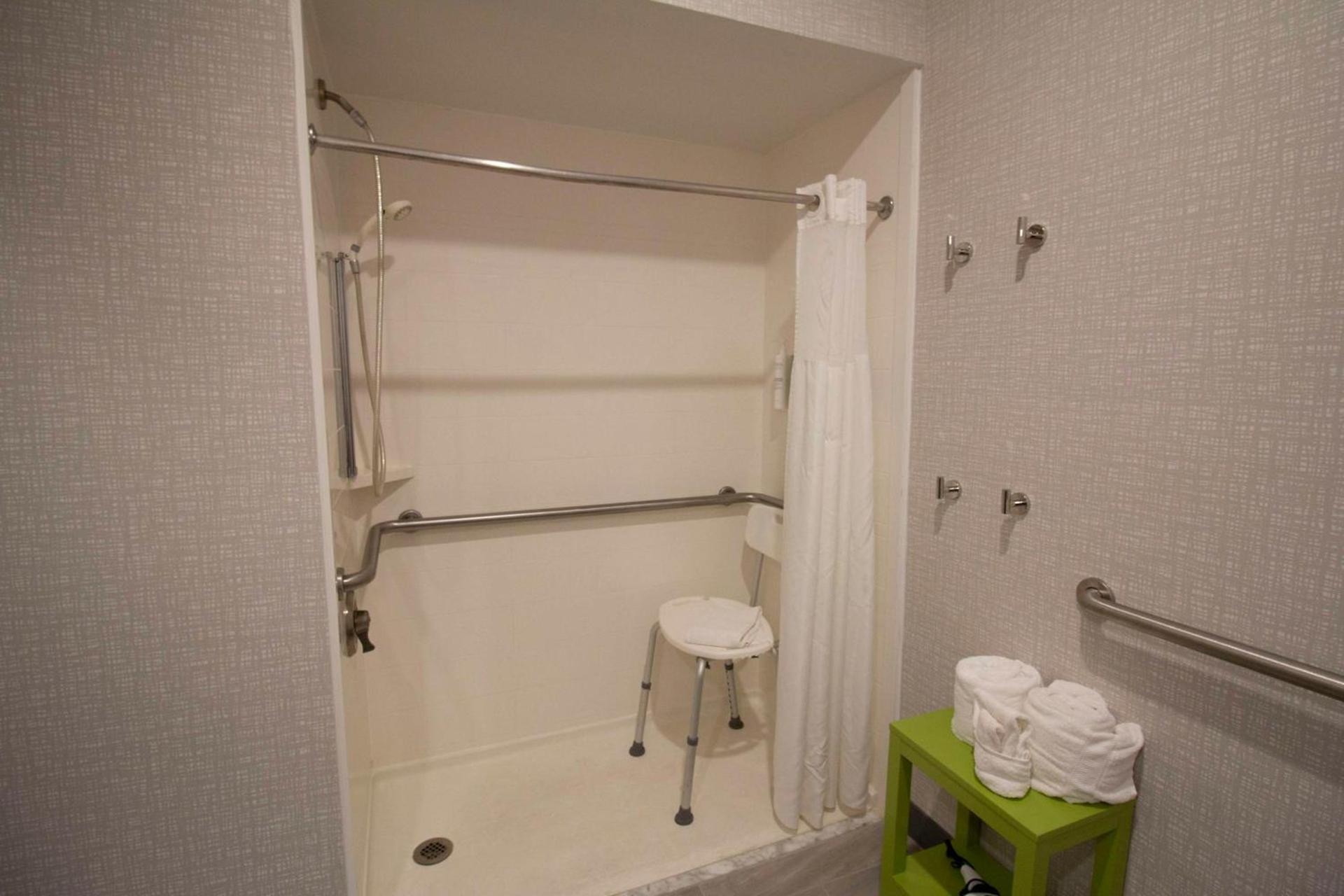 Hampton Inn Kent/Akron Area photo 46