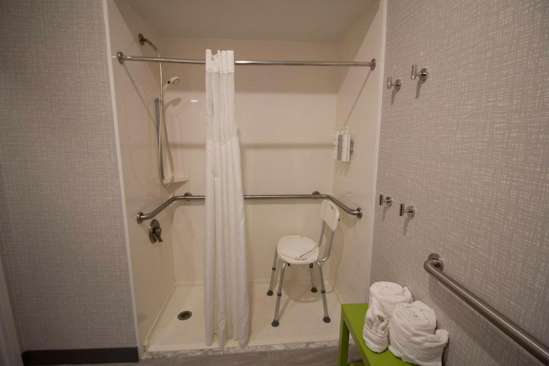 Hampton Inn Kent/Akron Area photo 54
