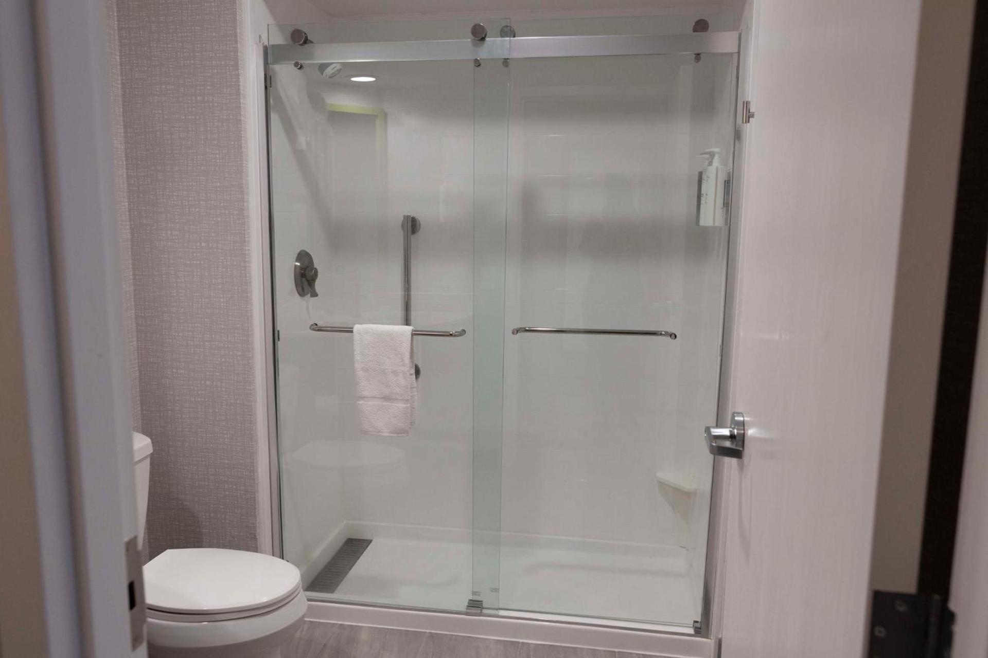 Hampton Inn Kent/Akron Area photo 61