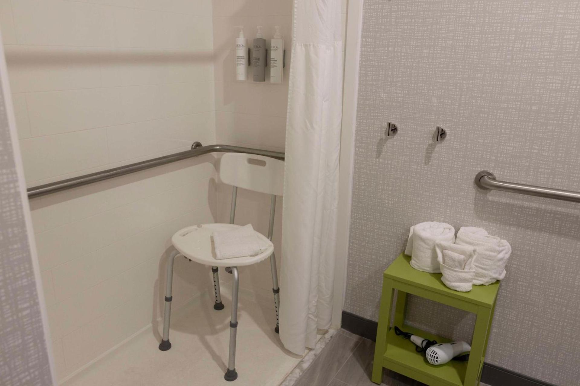 Hampton Inn Kent/Akron Area photo 69