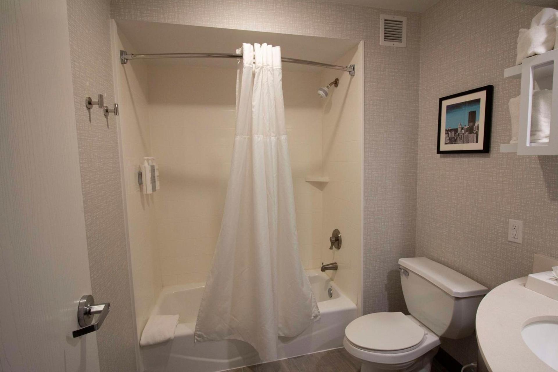 Hampton Inn Kent/Akron Area photo 72