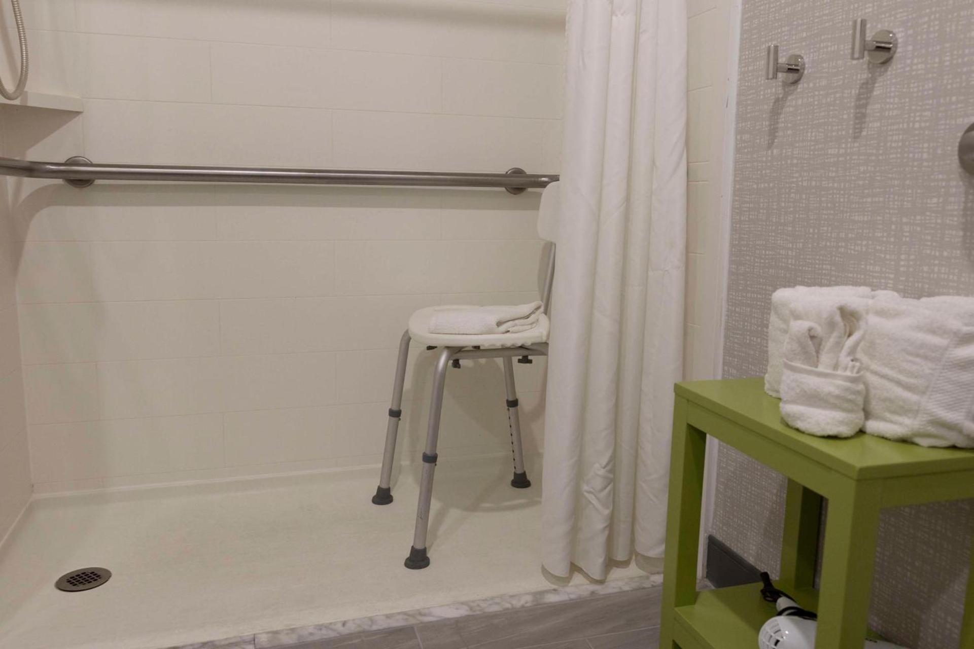 Hampton Inn Kent/Akron Area photo 76