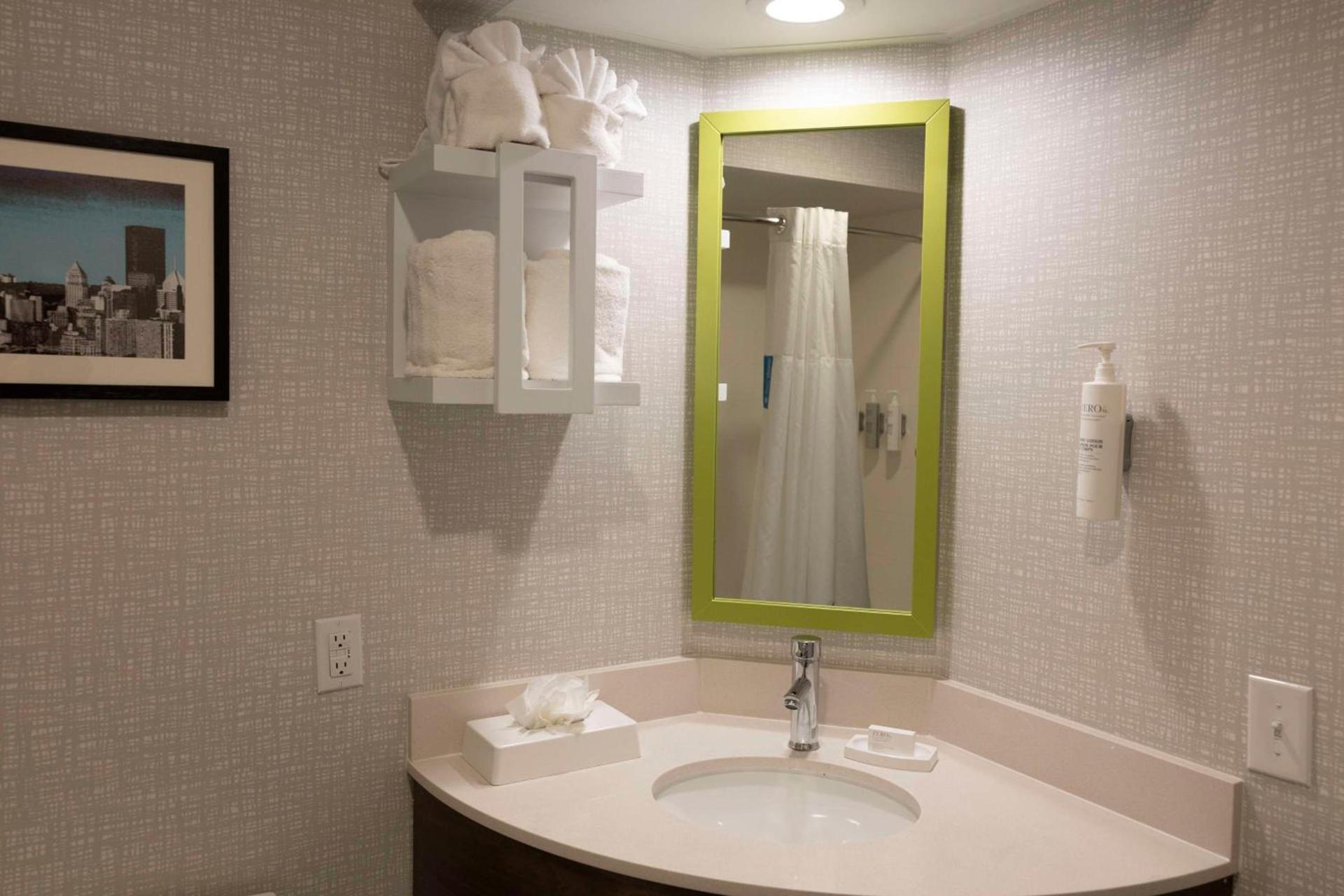 Hampton Inn Kent/Akron Area photo 79