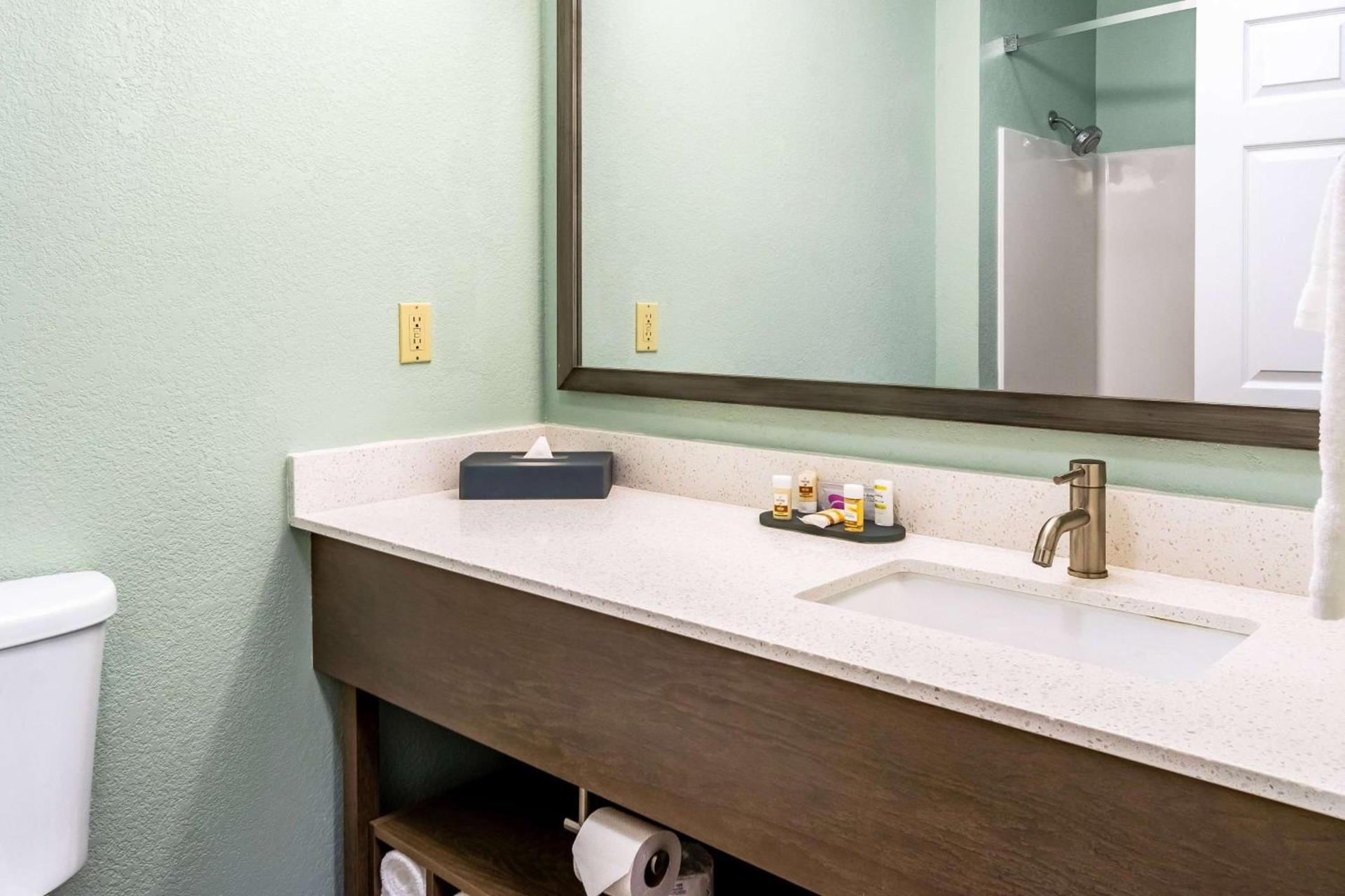 La Quinta by Wyndham Newport photo 44
