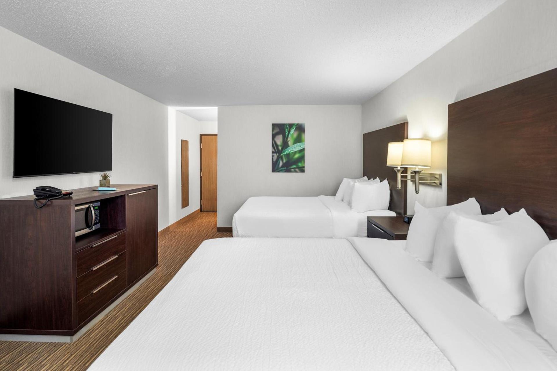 EverSpring Inn & Suites photo 8
