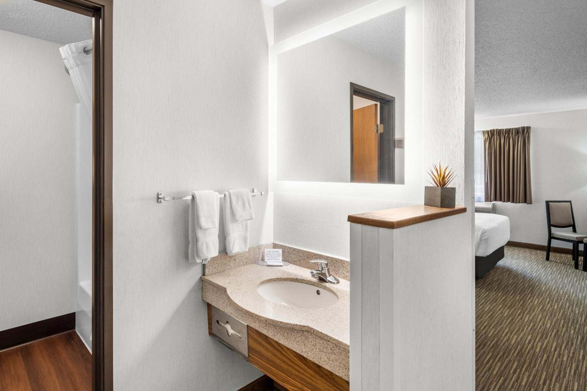 EverSpring Inn & Suites photo 30