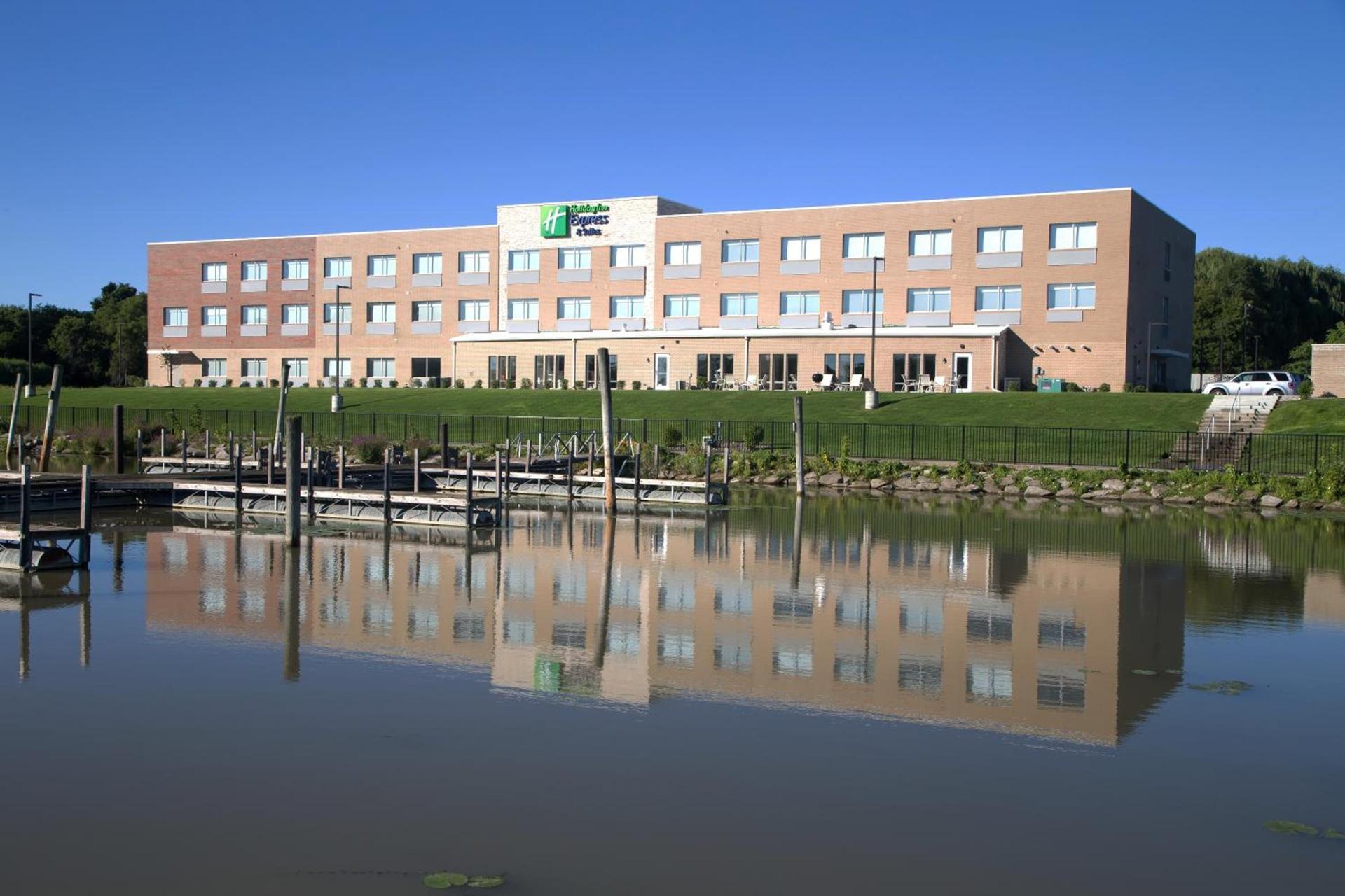Holiday Inn Express & Suites Port Huron by IHG photo 8