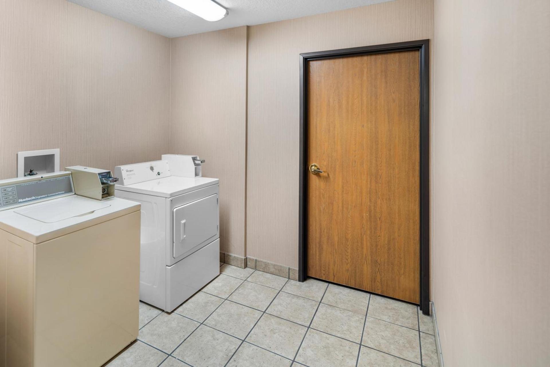 EverSpring Inn & Suites photo 20