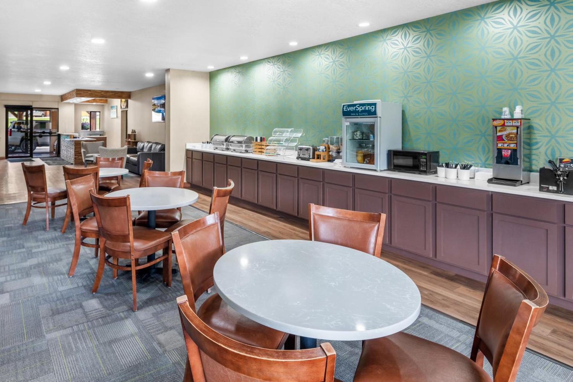 EverSpring Inn & Suites photo 5
