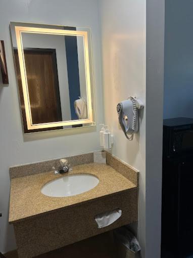 Super 8 by Wyndham Imlay City photo 34