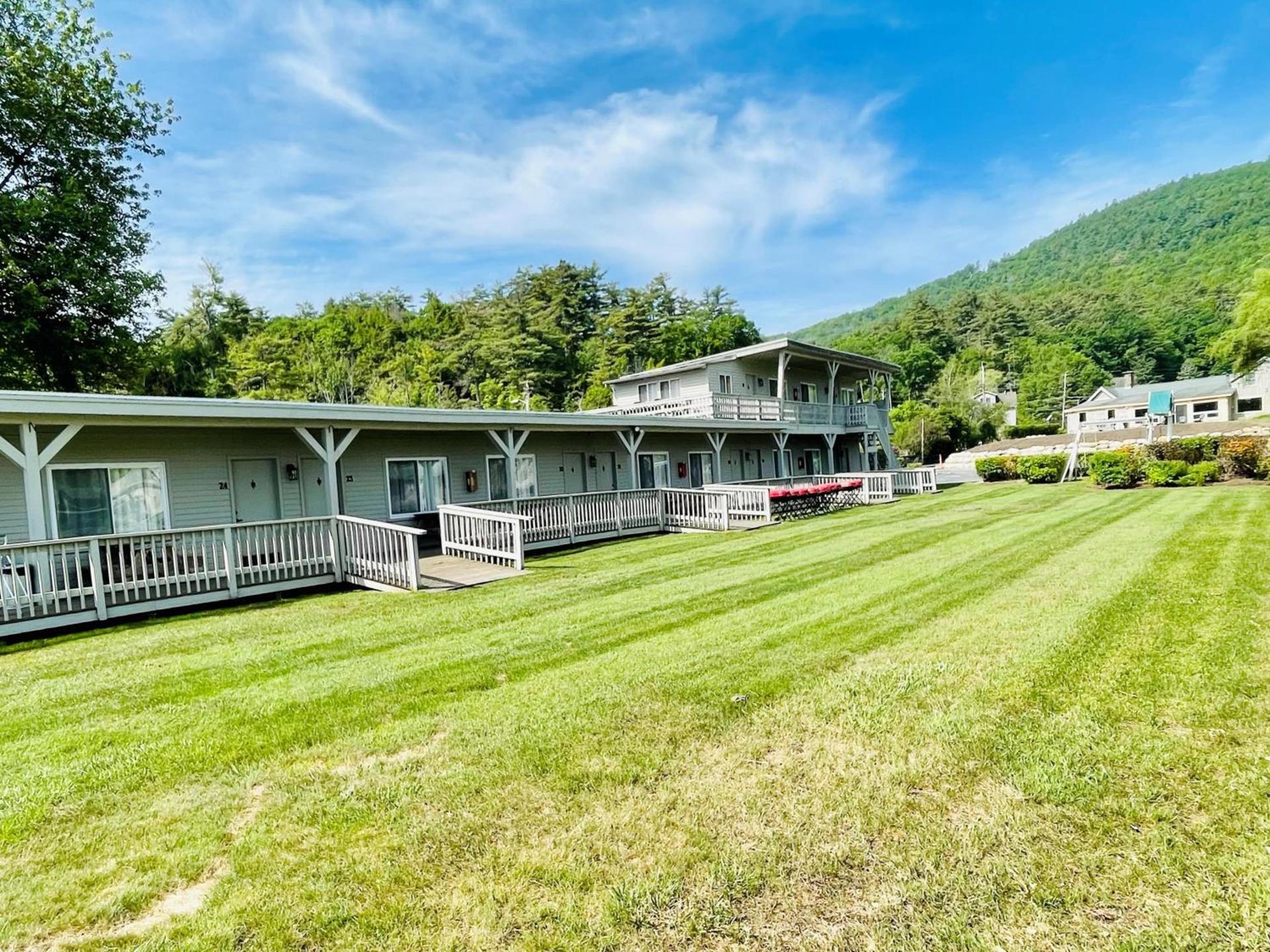 Waters Edge Lodge photo 4
