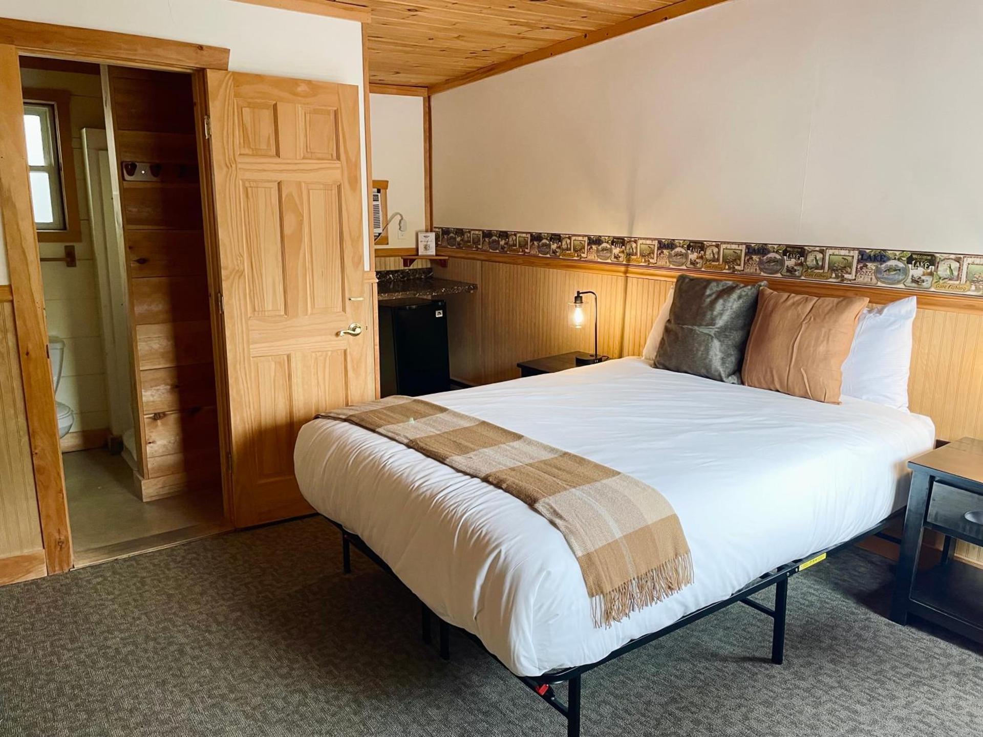 Waters Edge Lodge photo 11