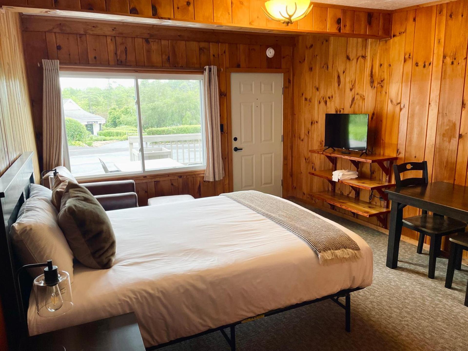 Waters Edge Lodge photo 7