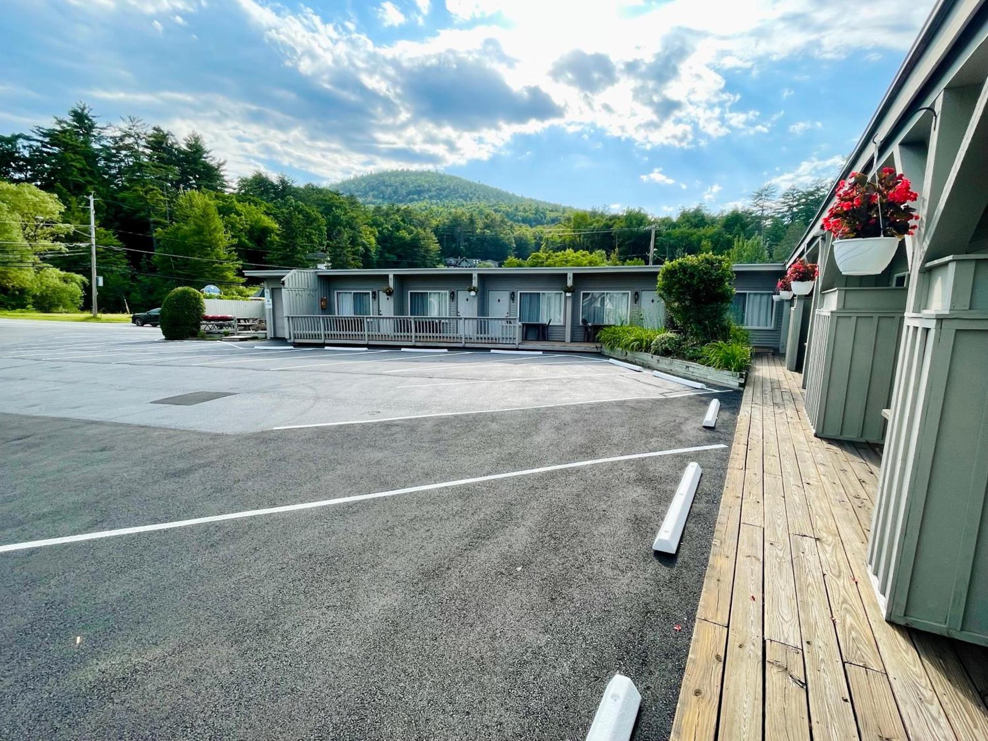 Waters Edge Lodge photo 31