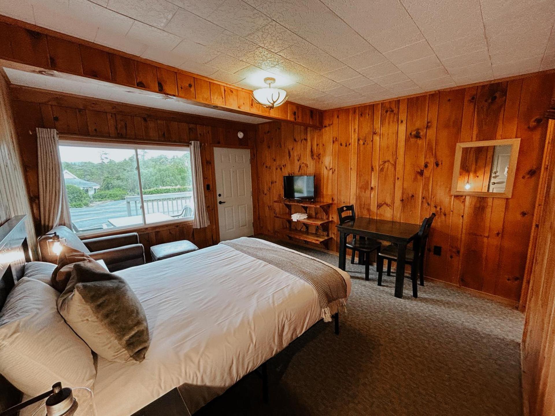Waters Edge Lodge photo 32