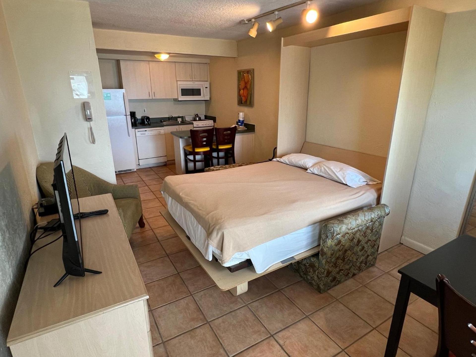 Enchanted Isle Hollywood Beach Resort photo 18