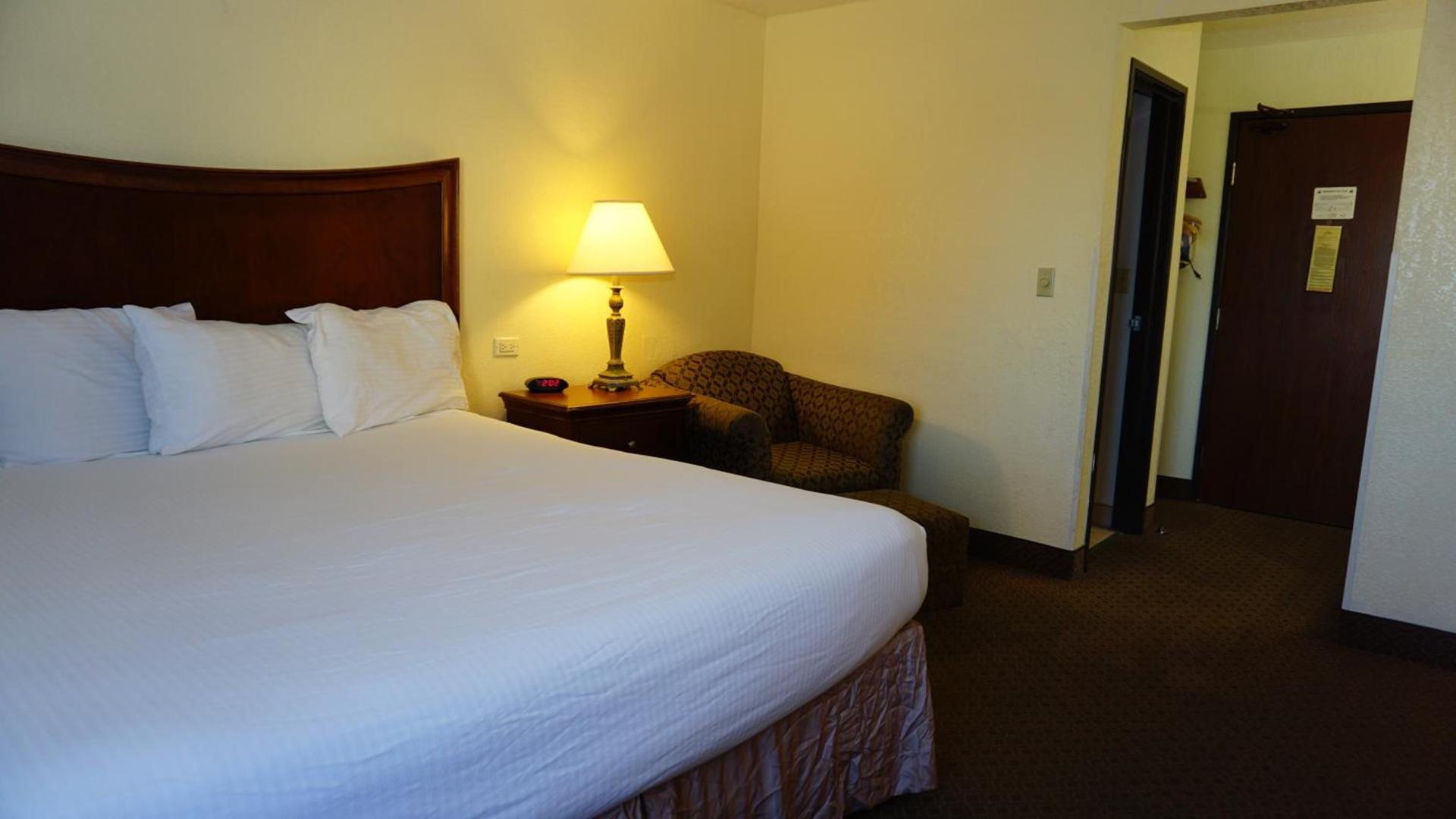 Baymont by Wyndham Arlington At Six Flags Dr photo 9
