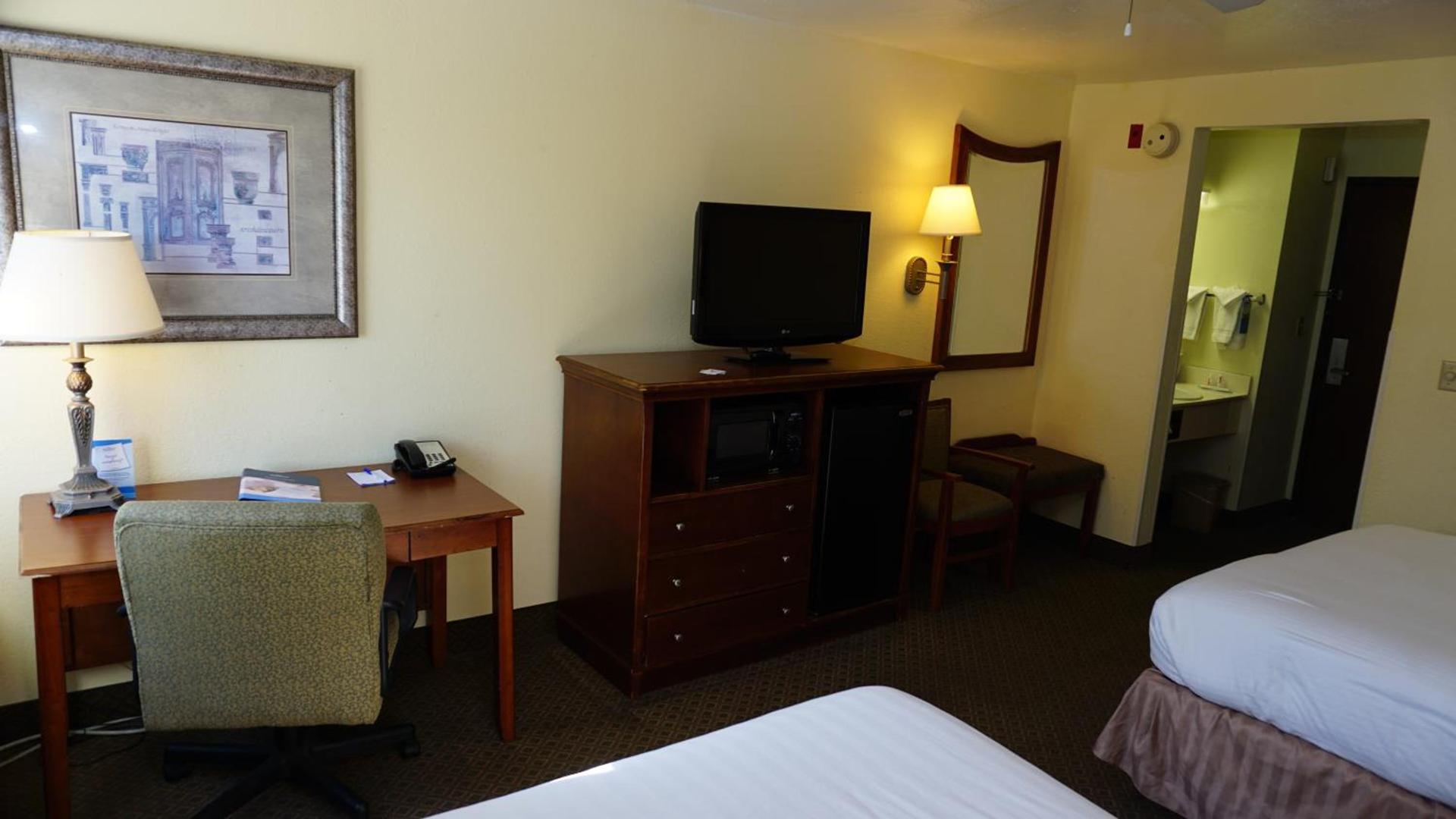 Baymont by Wyndham Arlington At Six Flags Dr photo 19