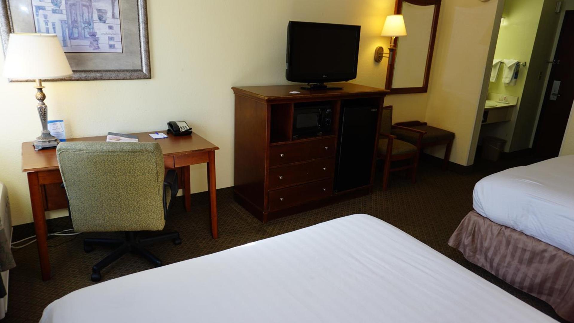 Baymont by Wyndham Arlington At Six Flags Dr photo 20