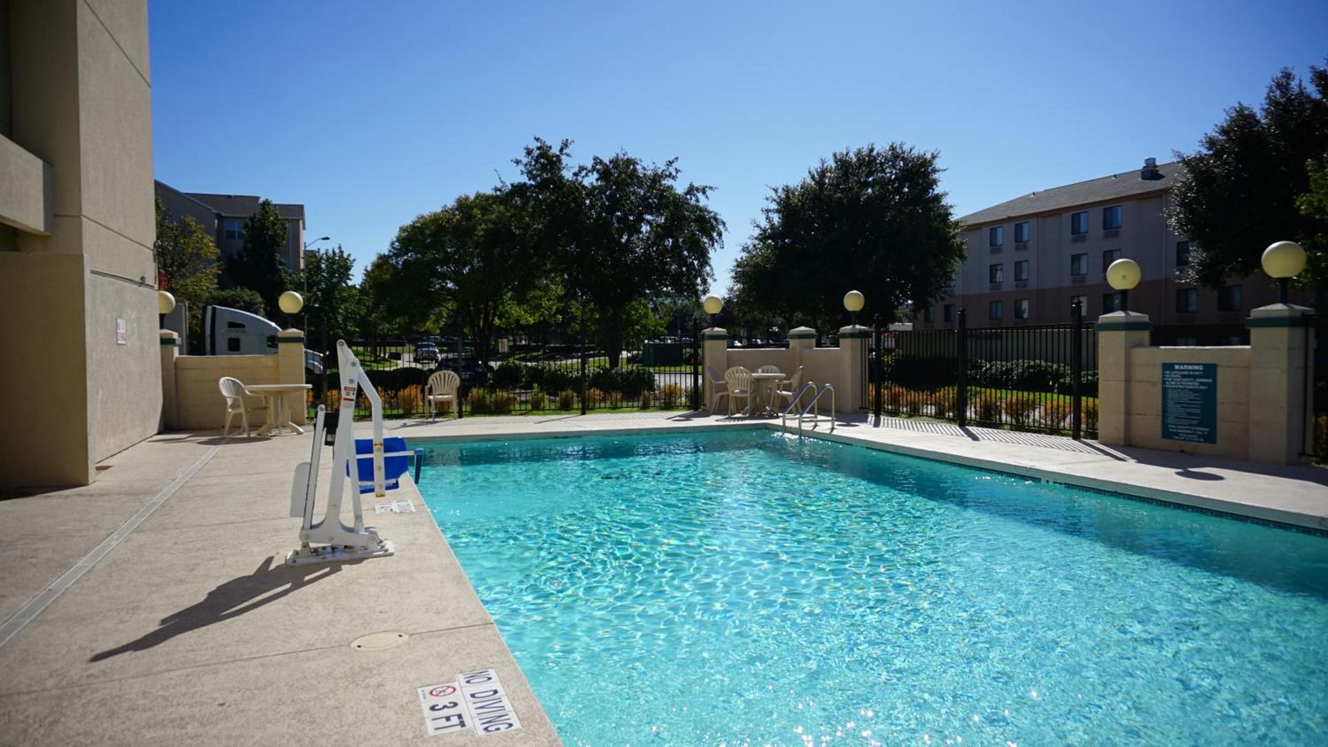 Baymont by Wyndham Arlington At Six Flags Dr photo 29