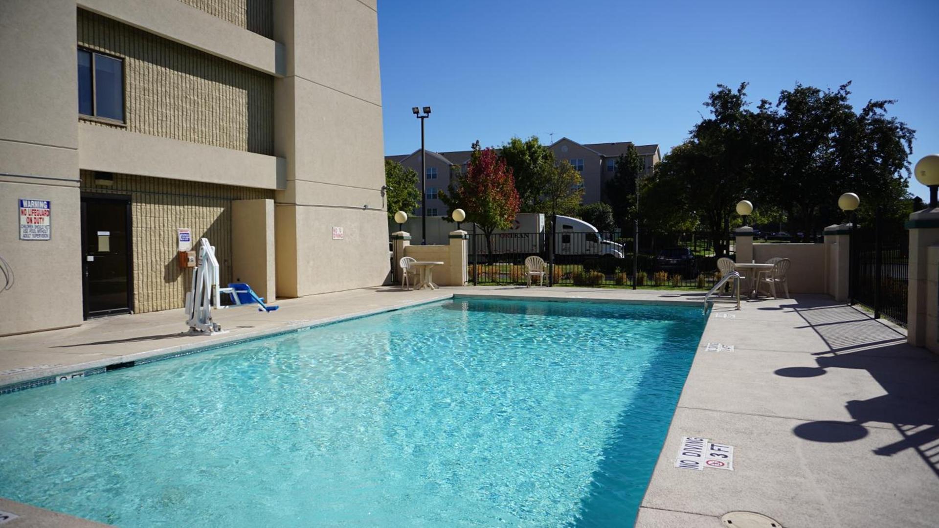 Baymont by Wyndham Arlington At Six Flags Dr photo 4