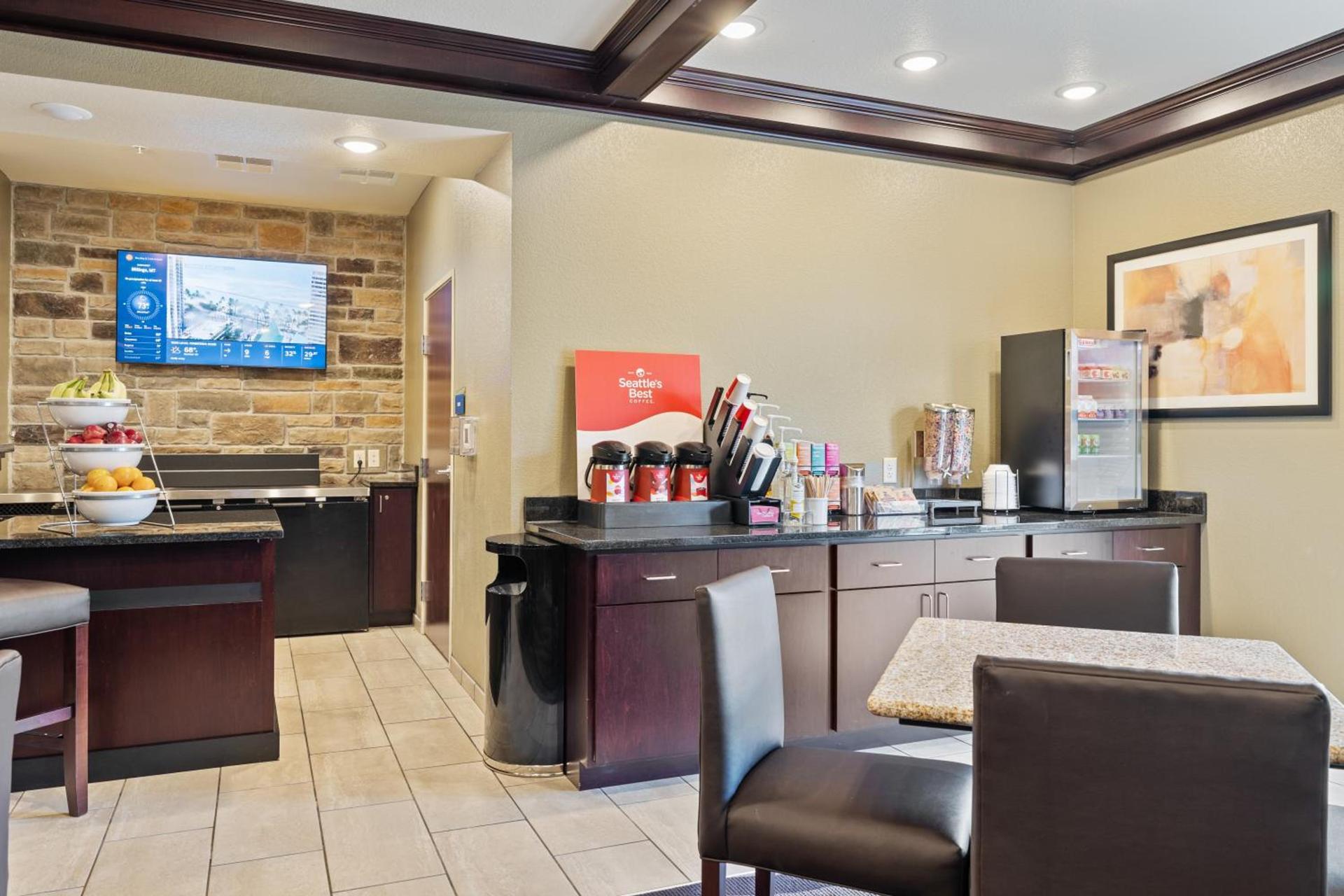 Cobblestone Hotel & Suites - Alpine photo 4