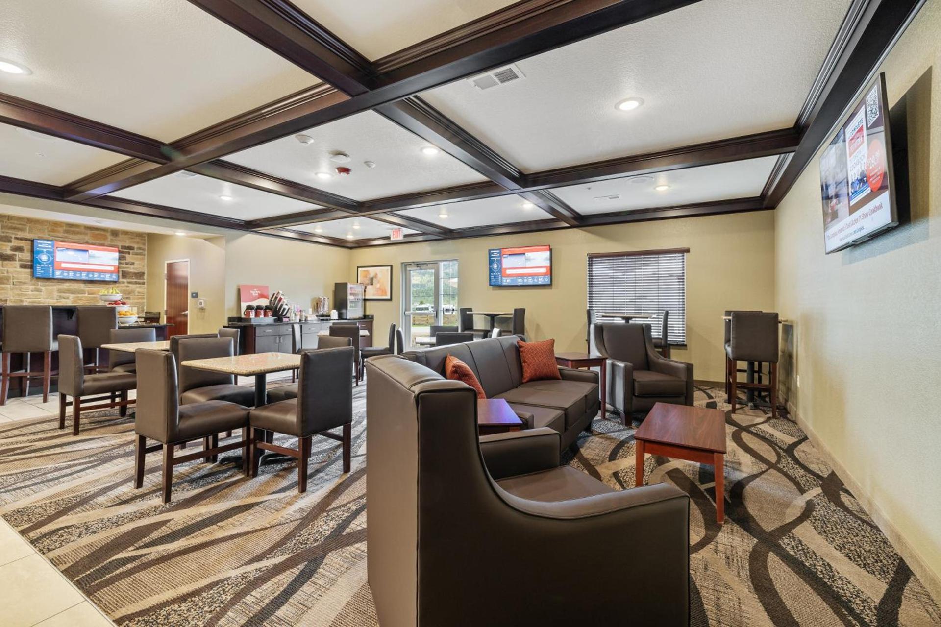 Cobblestone Hotel & Suites - Alpine photo 3