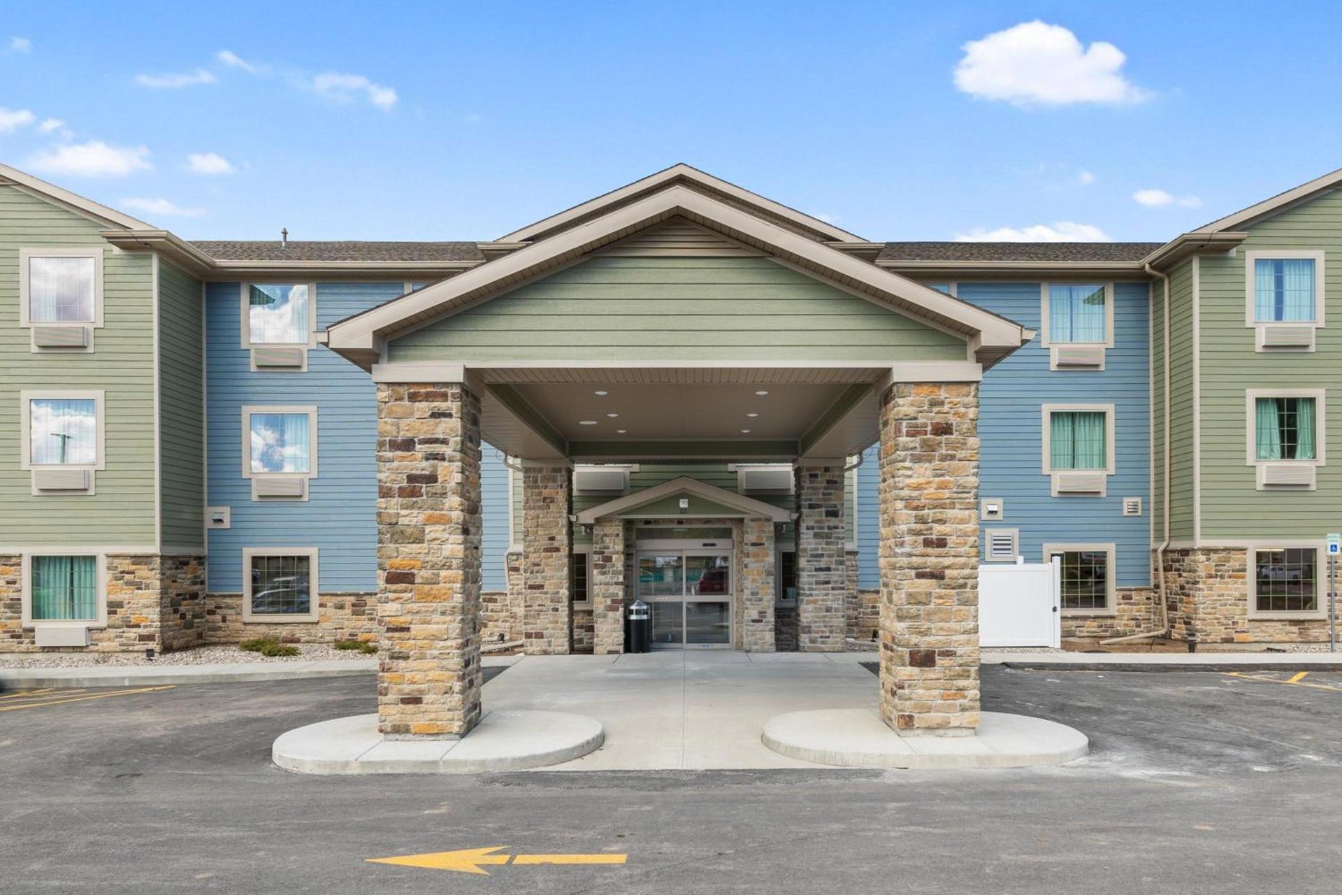 Cobblestone Hotel & Suites - Alpine photo 5