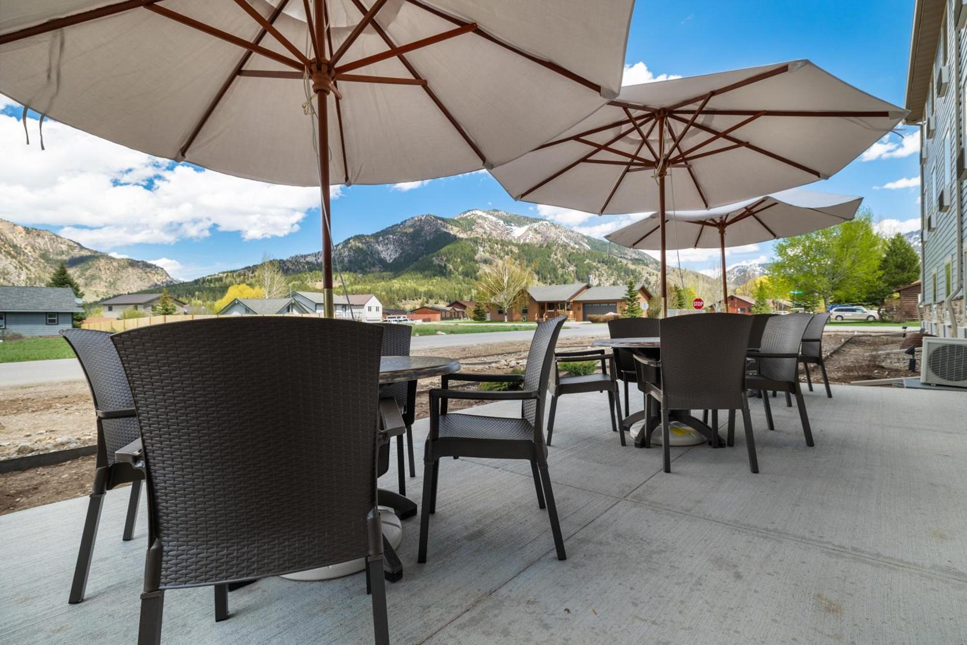 Cobblestone Hotel & Suites - Alpine photo 17