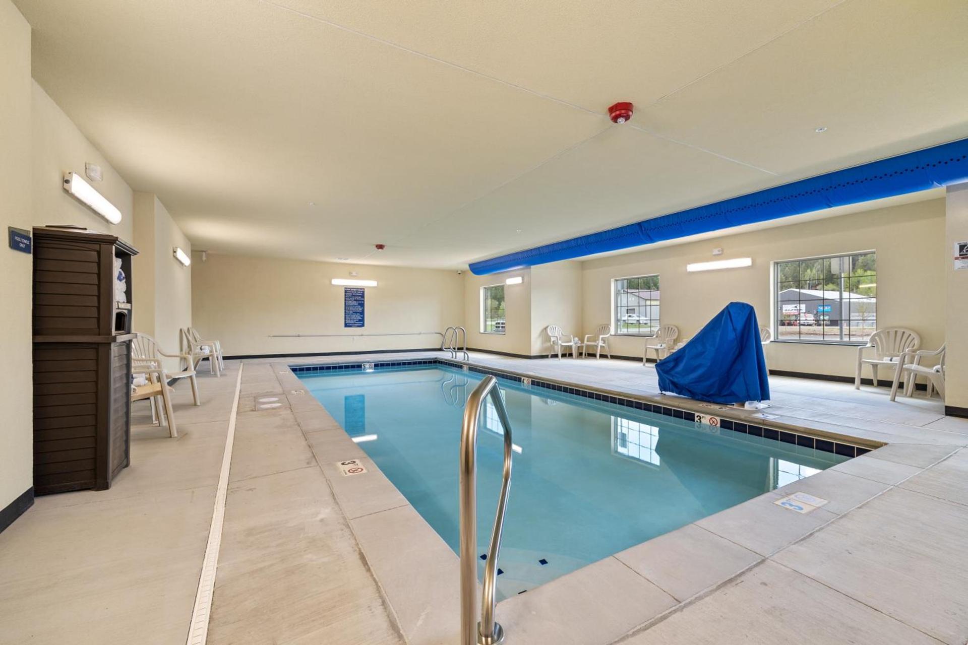 Cobblestone Hotel & Suites - Alpine photo 25