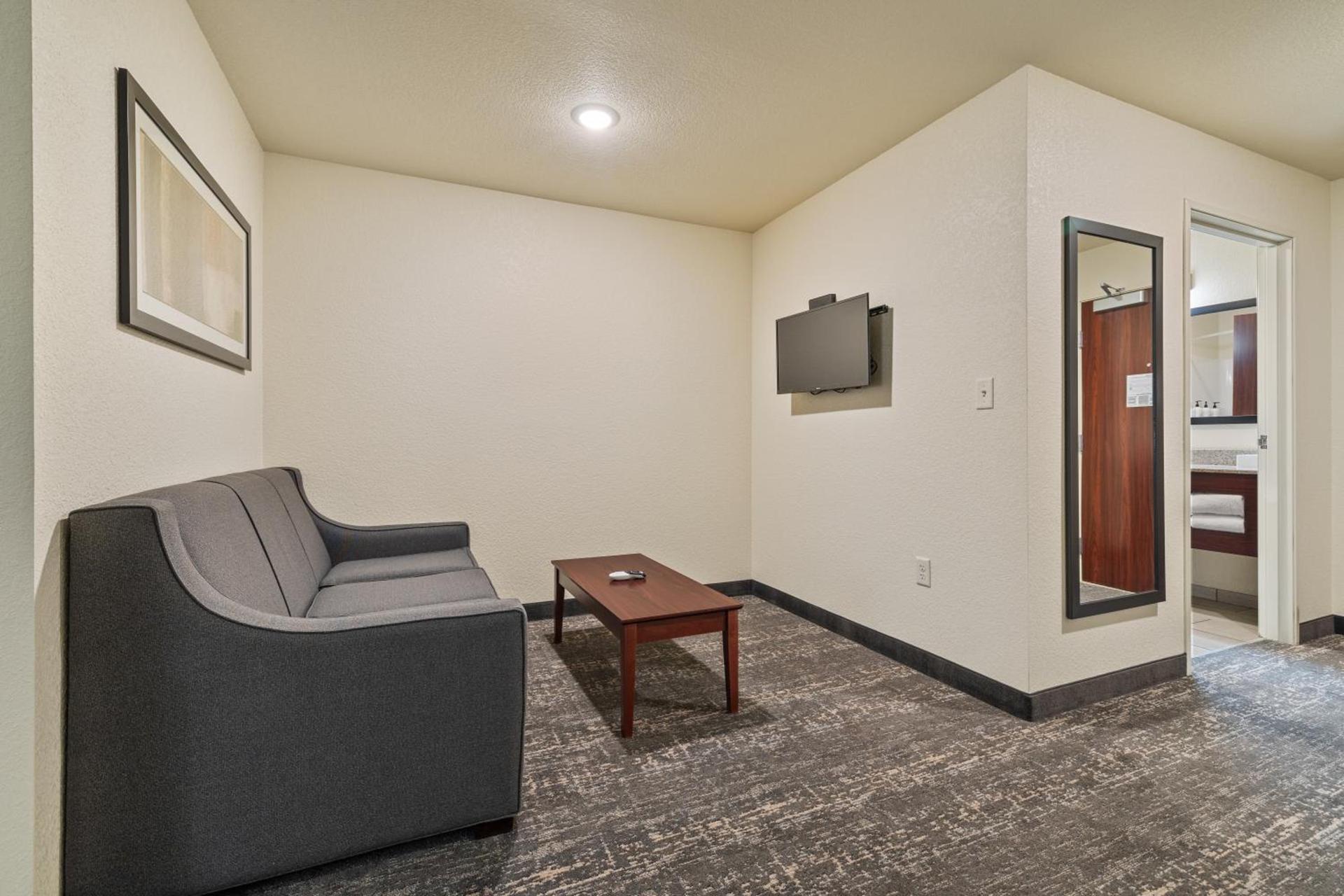 Cobblestone Hotel & Suites - Alpine photo 36