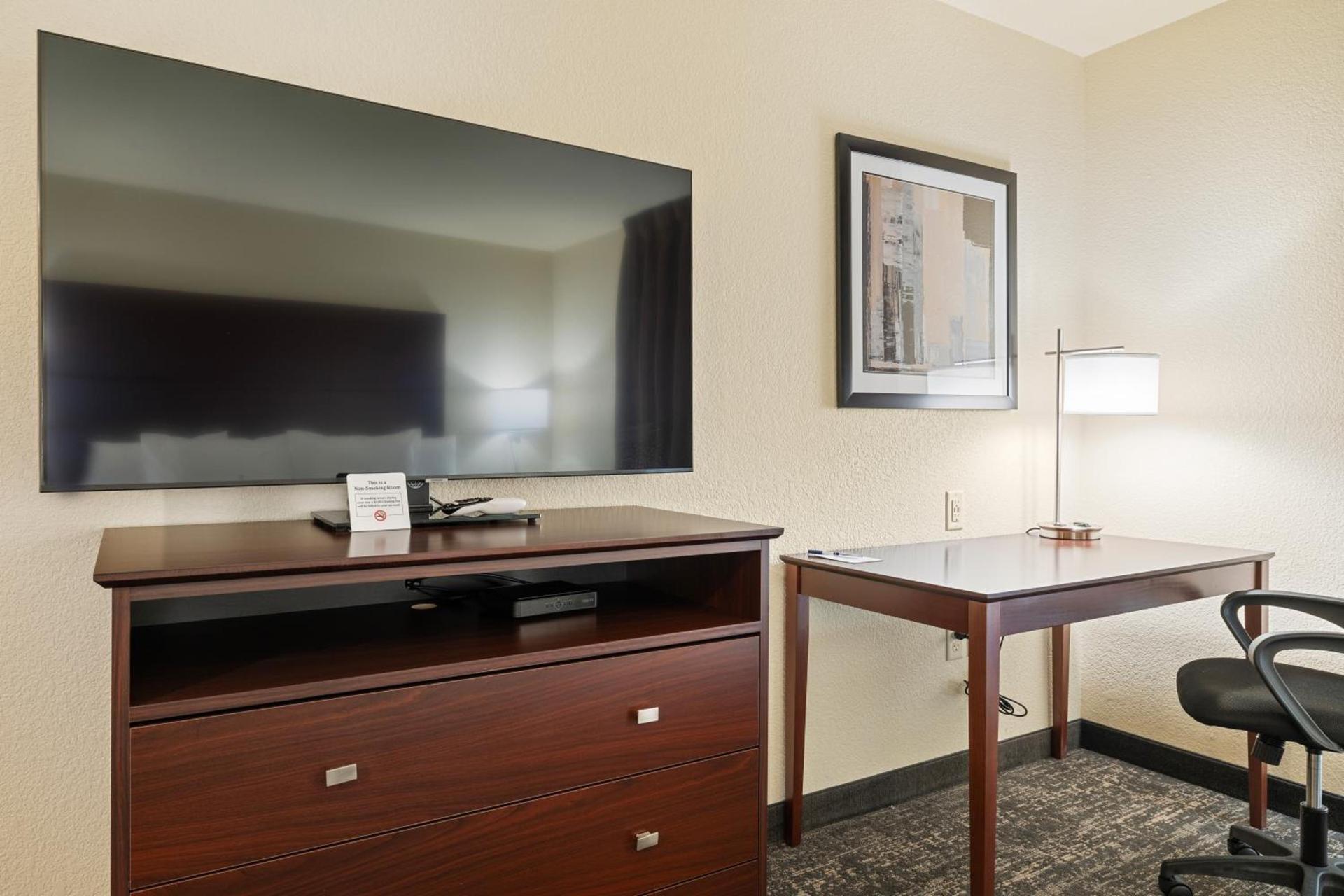 Cobblestone Hotel & Suites - Alpine photo 41
