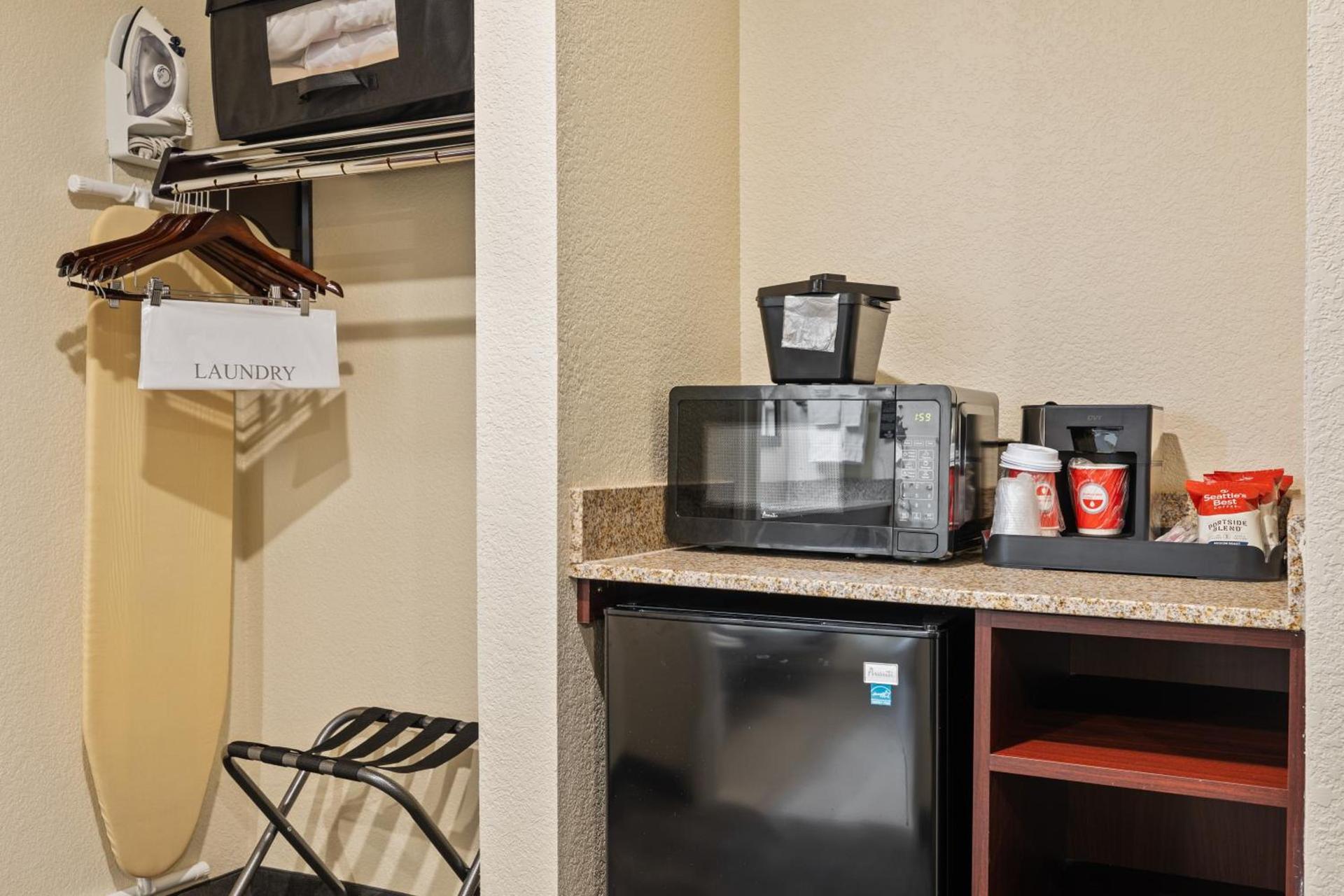 Cobblestone Hotel & Suites - Alpine photo 40