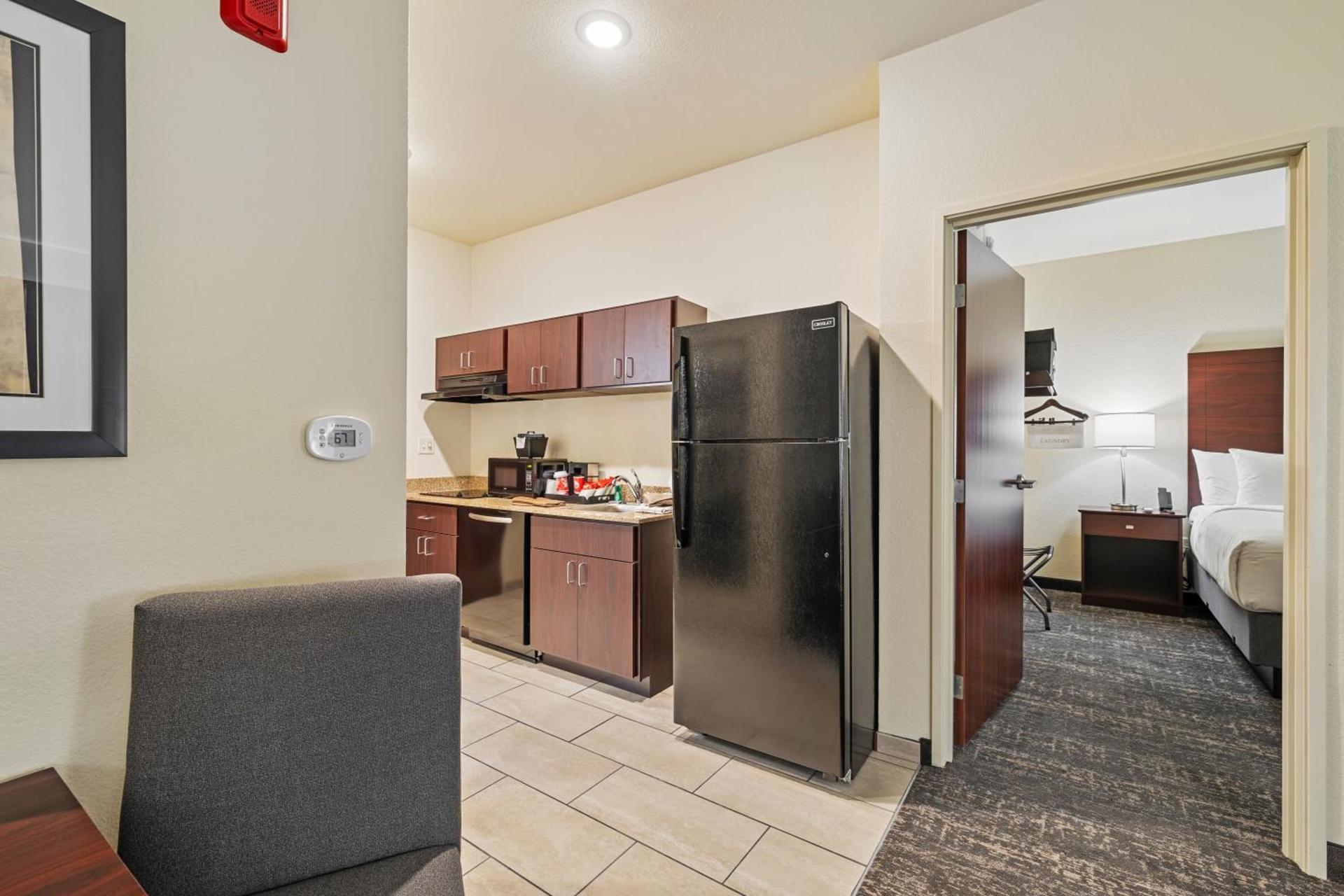 Cobblestone Hotel & Suites - Alpine photo 45