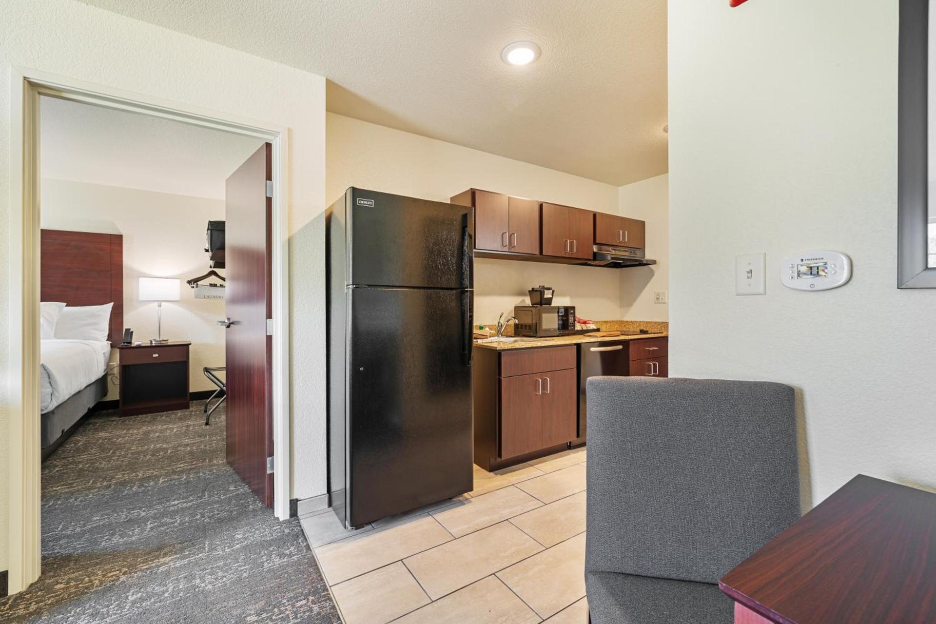 Cobblestone Hotel & Suites - Alpine photo 44