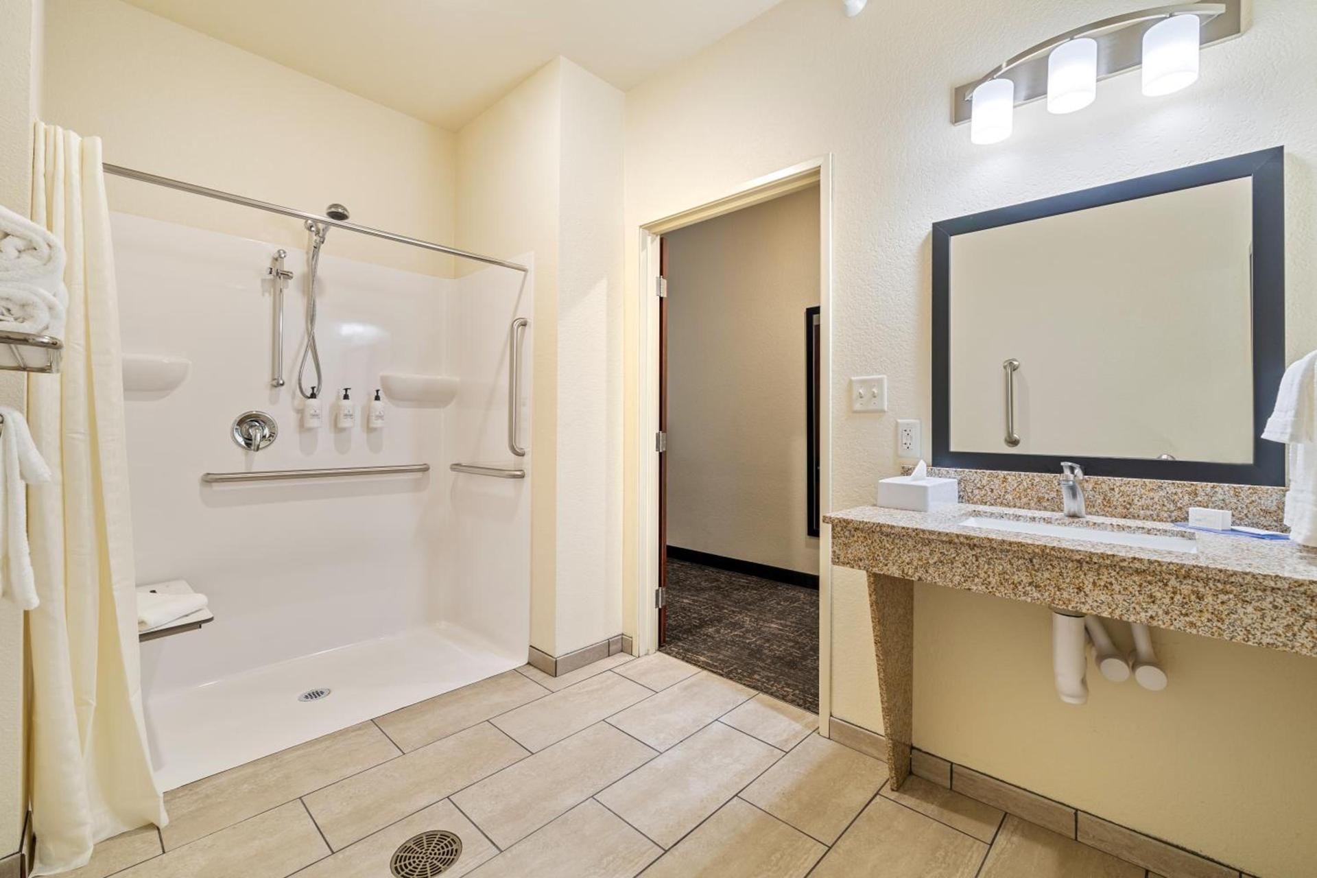Cobblestone Hotel & Suites - Alpine photo 51