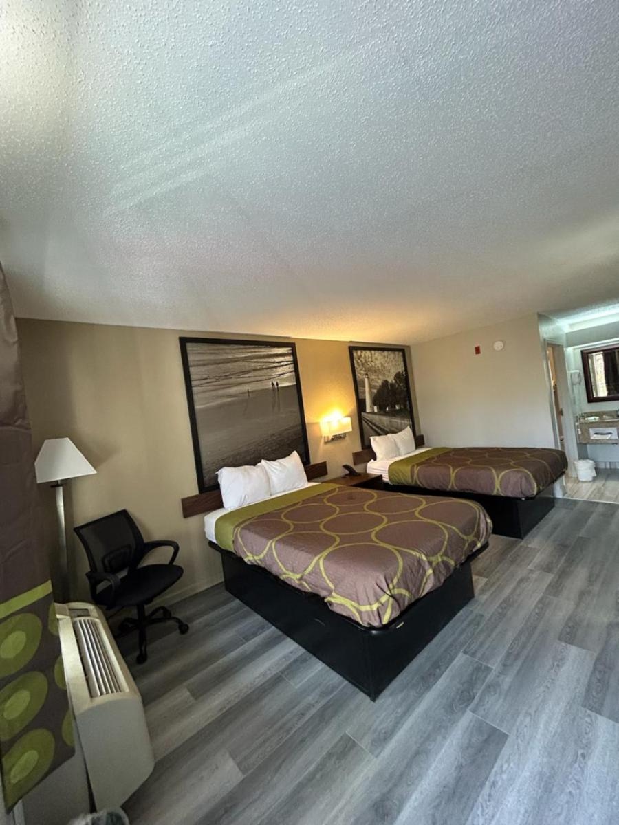 Super 8 by Wyndham Fayetteville photo 11