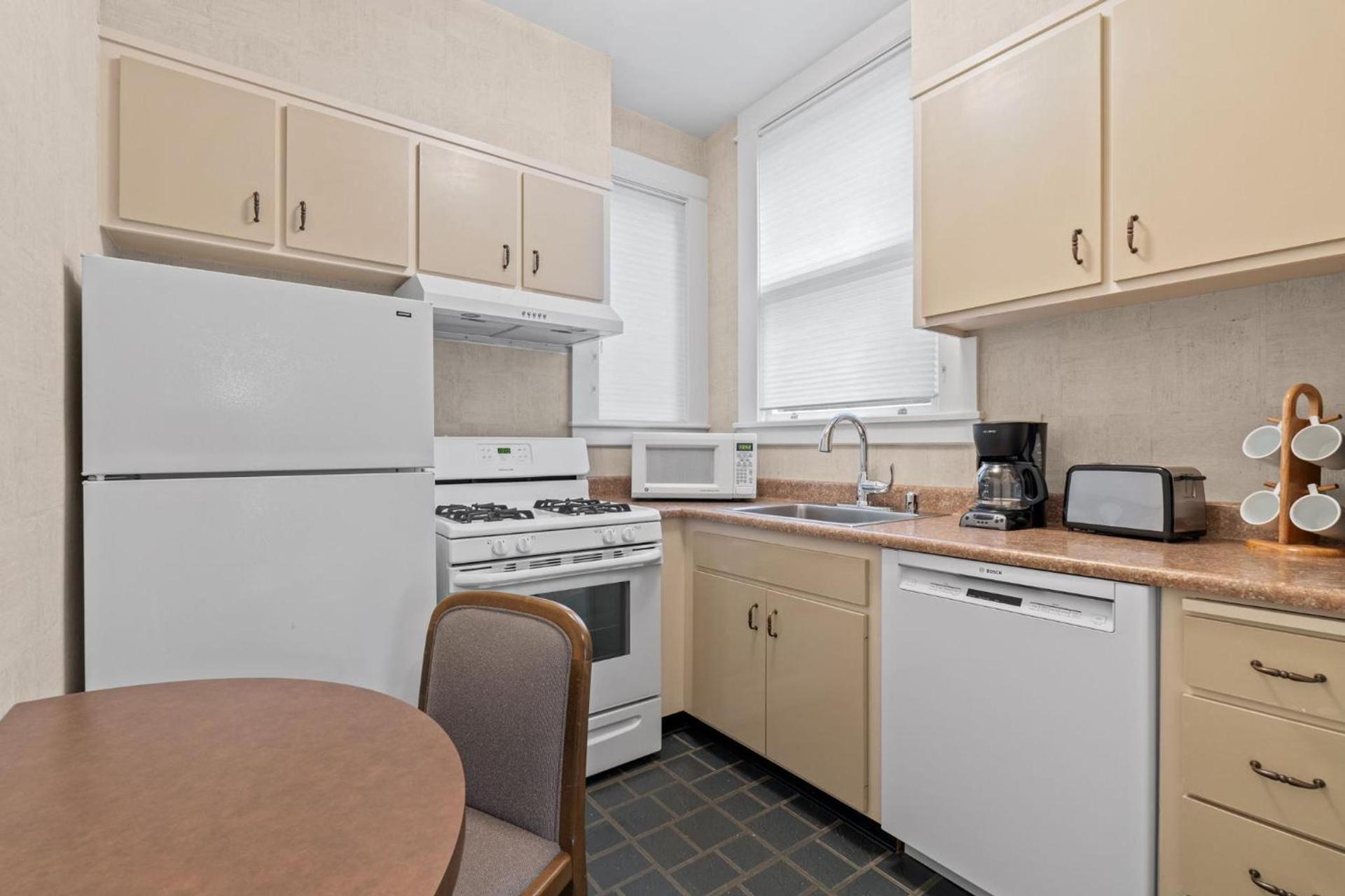 Powell Place photo 13