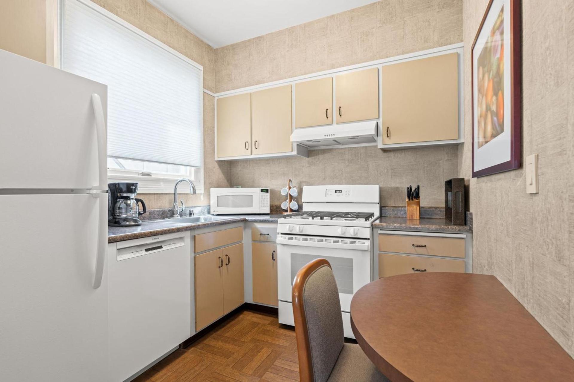 Powell Place photo 11