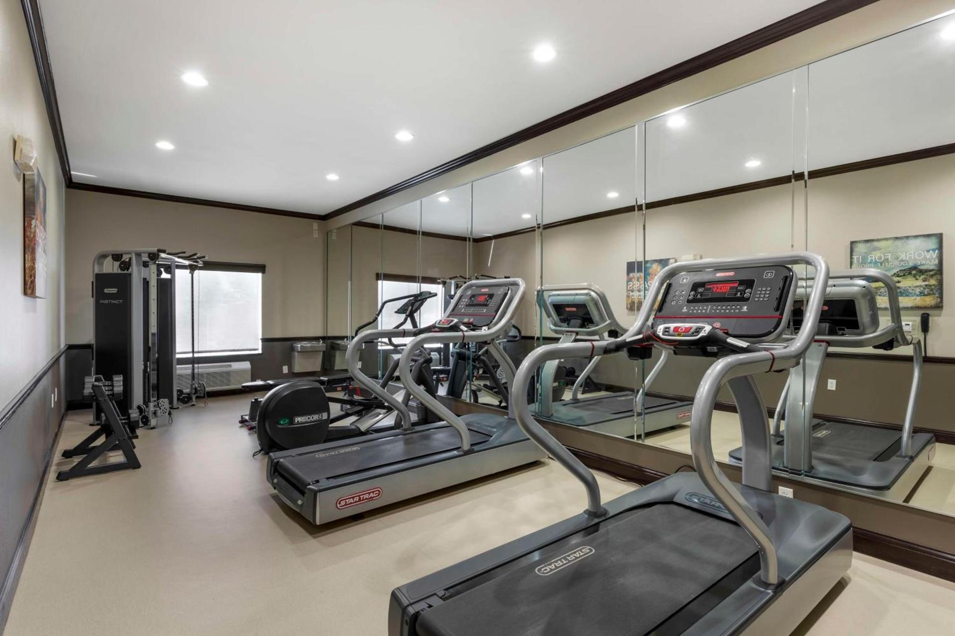 Best Western Plus Duncanville Dallas photo 9