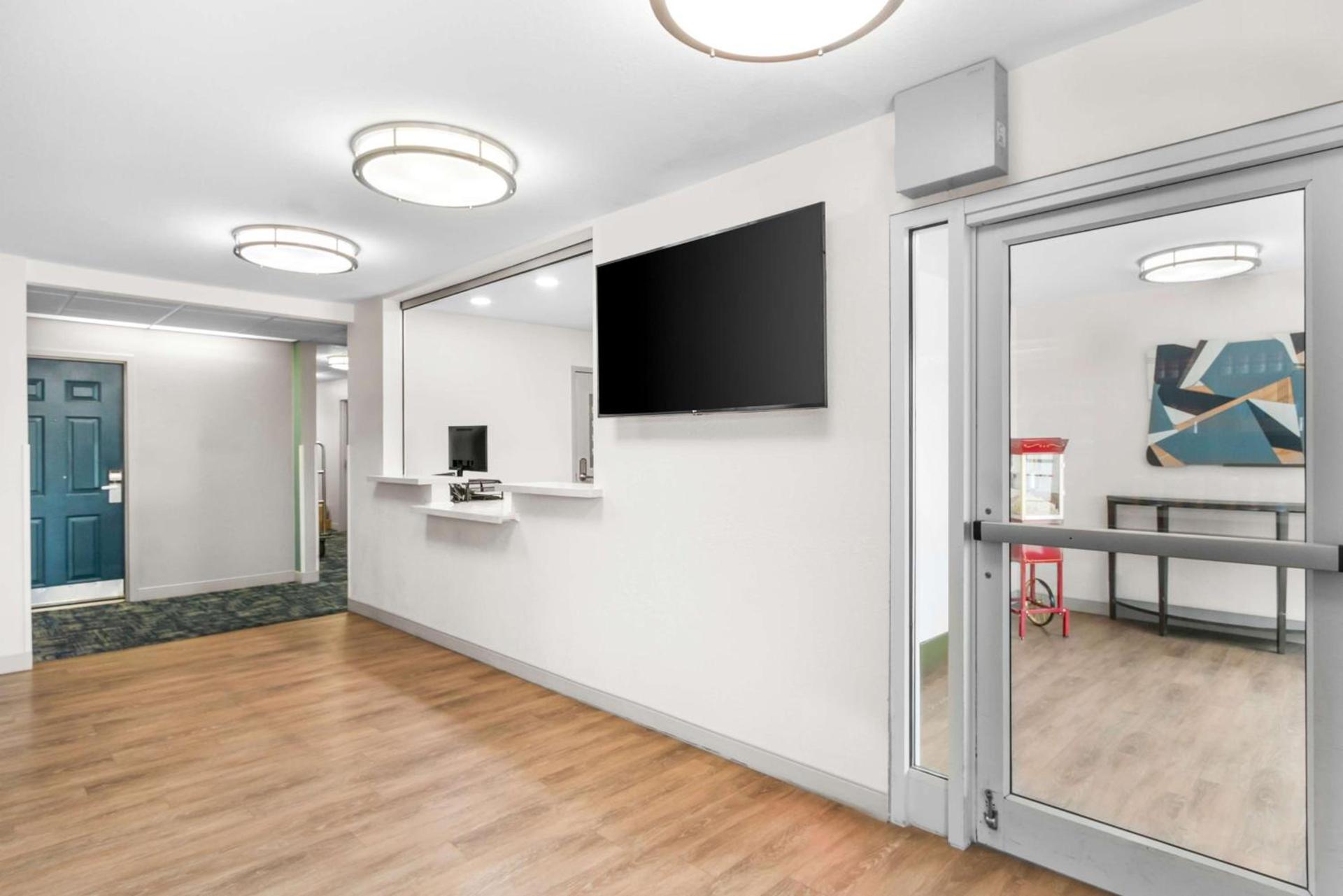 Sonesta Simply Suites Austin South photo 10