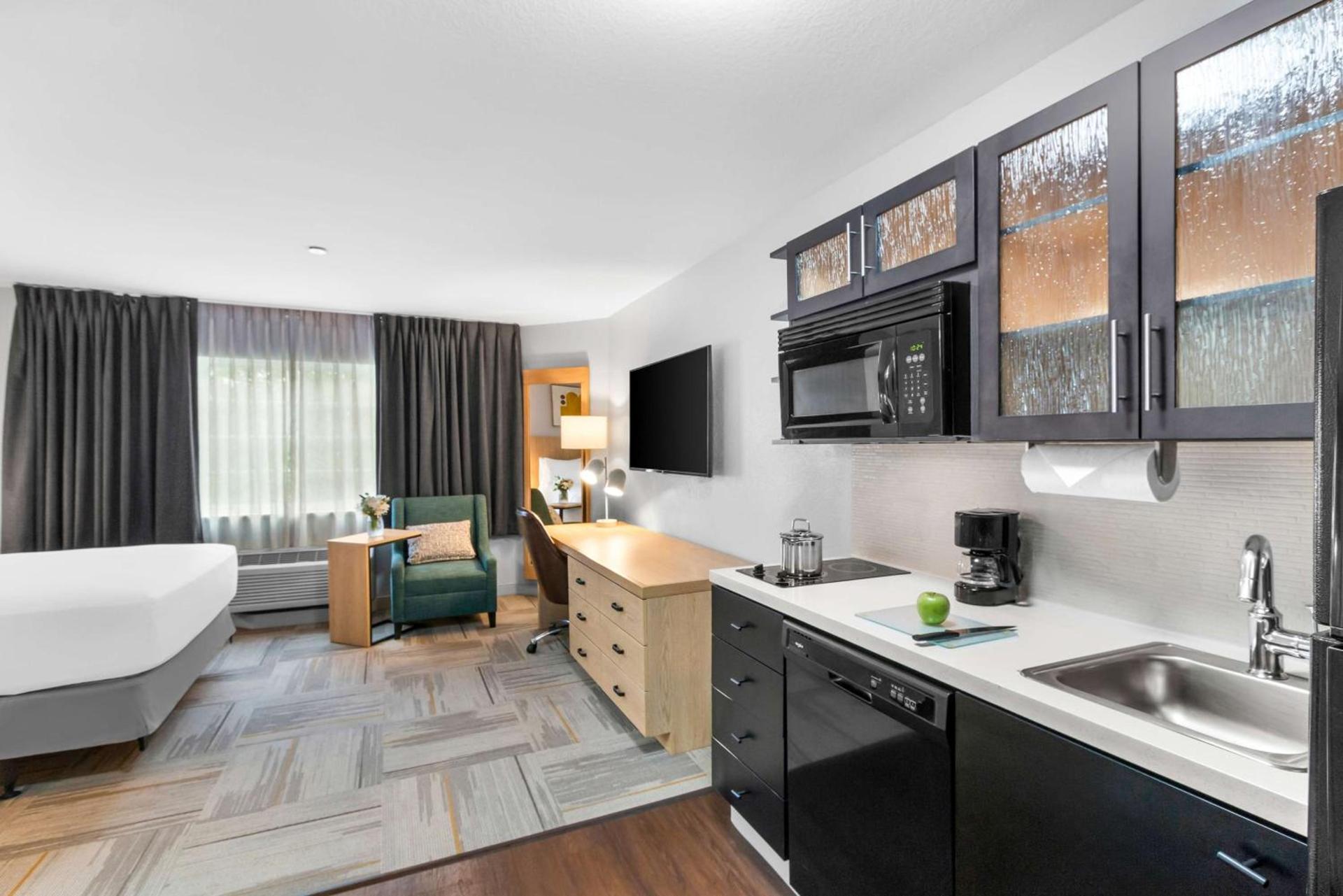 Sonesta Simply Suites Austin South photo 35